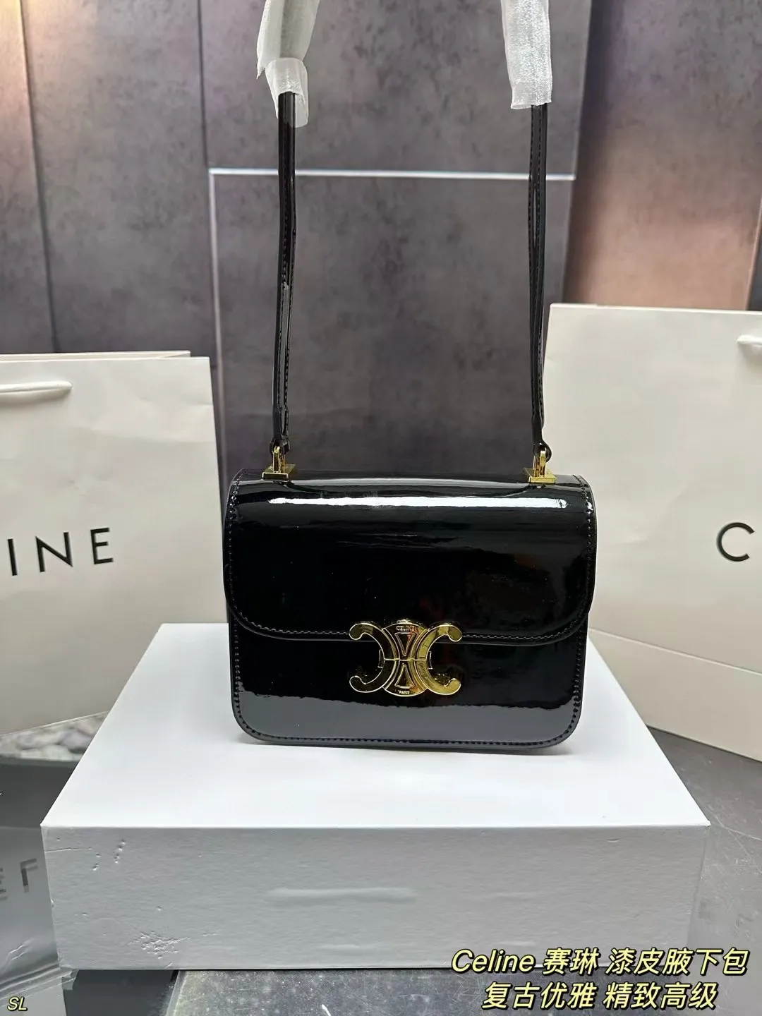 P145 配盒 Celine 赛琳 漆皮腋下包 精致百搭又能装，无论是重要场合还是日常通勤，都能完美适配！ 尺寸：18.5*14CM