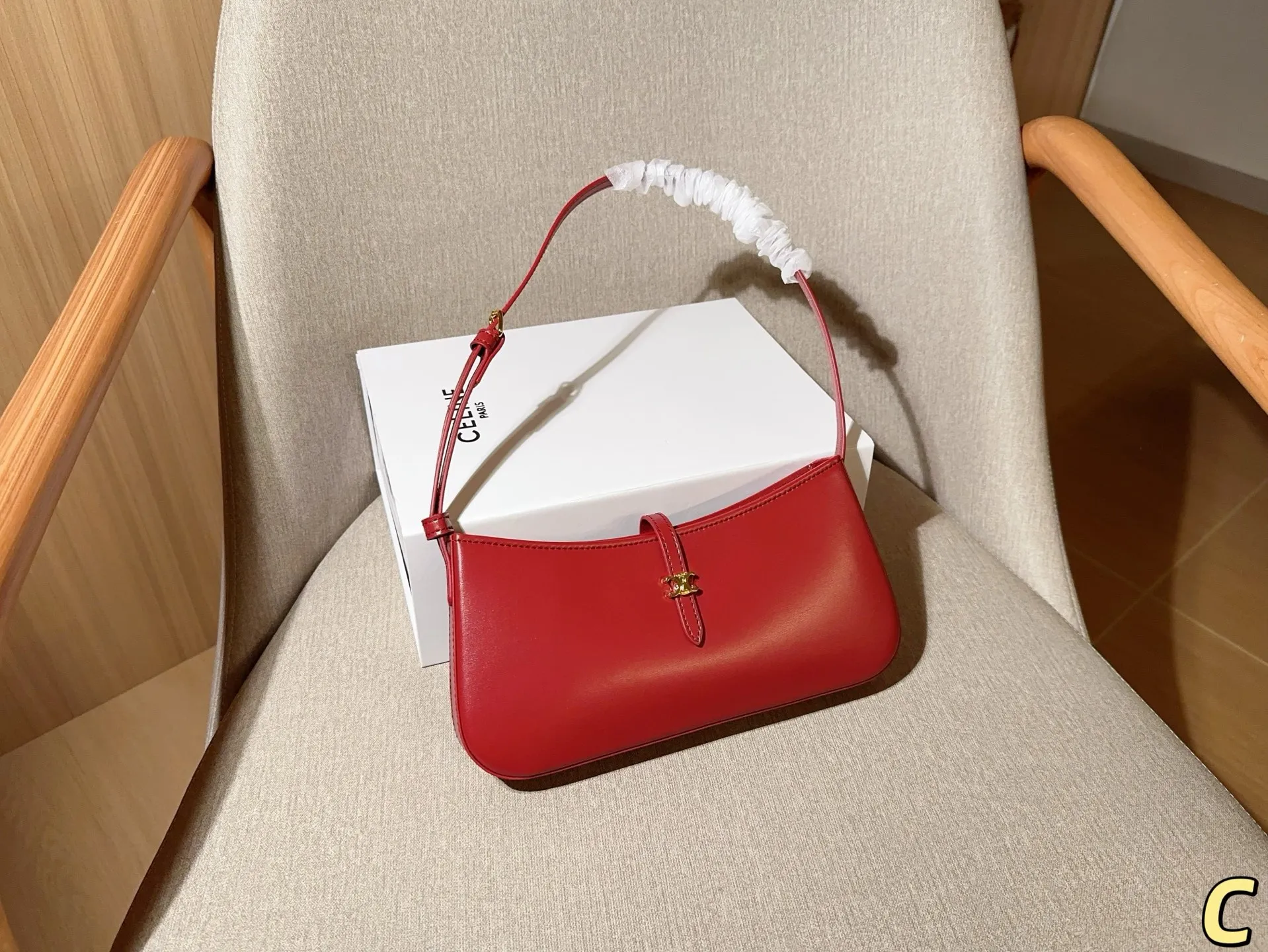💰125 赛琳Celine 25新品TINA凯旋门腋下包 尺寸26×13×3 礼盒包装🎁