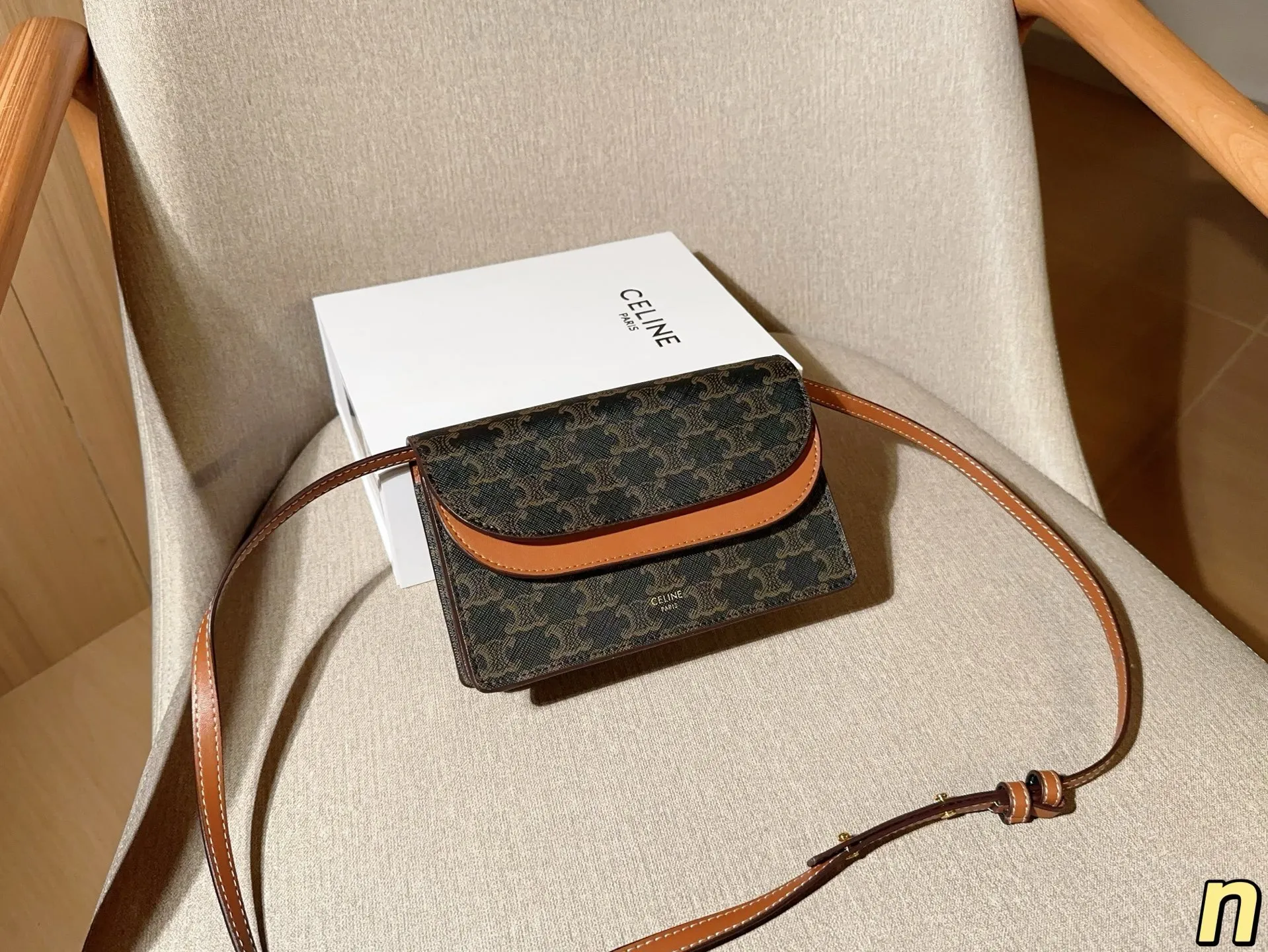 💰135 CELINE赛琳 TOILE TRIOMPHE系列经典老花斜挎手拿包 风琴包小方包信封包 尺寸20×12×6 礼盒包装🎁