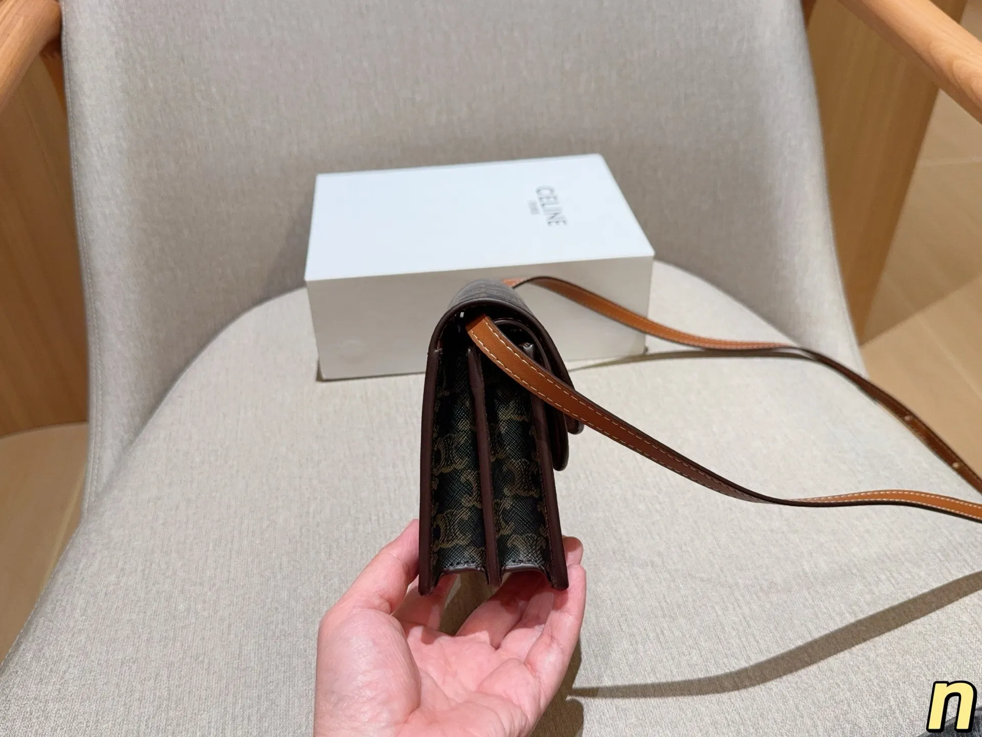 💰135 CELINE赛琳 TOILE TRIOMPHE系列经典老花斜挎手拿包 风琴包小方包信封包 尺寸20×12×6 礼盒包装🎁