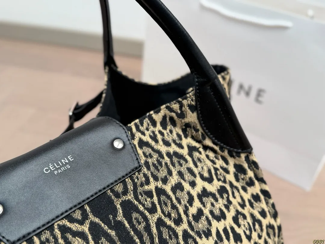 ¥200 赛琳Celine 豹纹托特包 设计超有质感 充满轻松休闲气息 尺寸:32 28 28