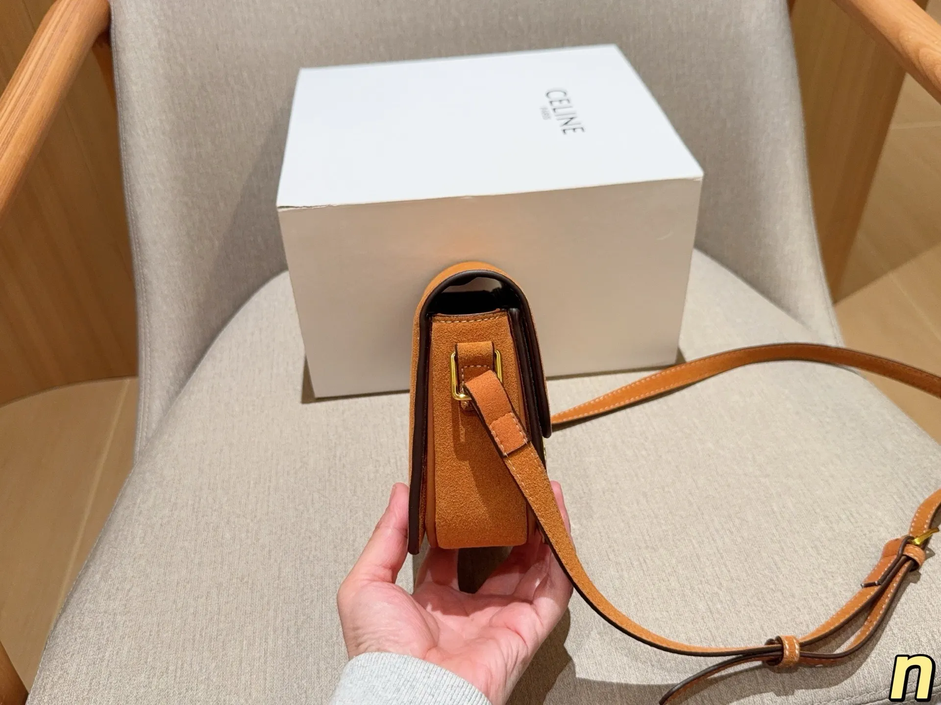💰170 赛琳Celine 经典麂皮绒凯旋门豆腐包 尺寸18cm 礼盒包装🎁