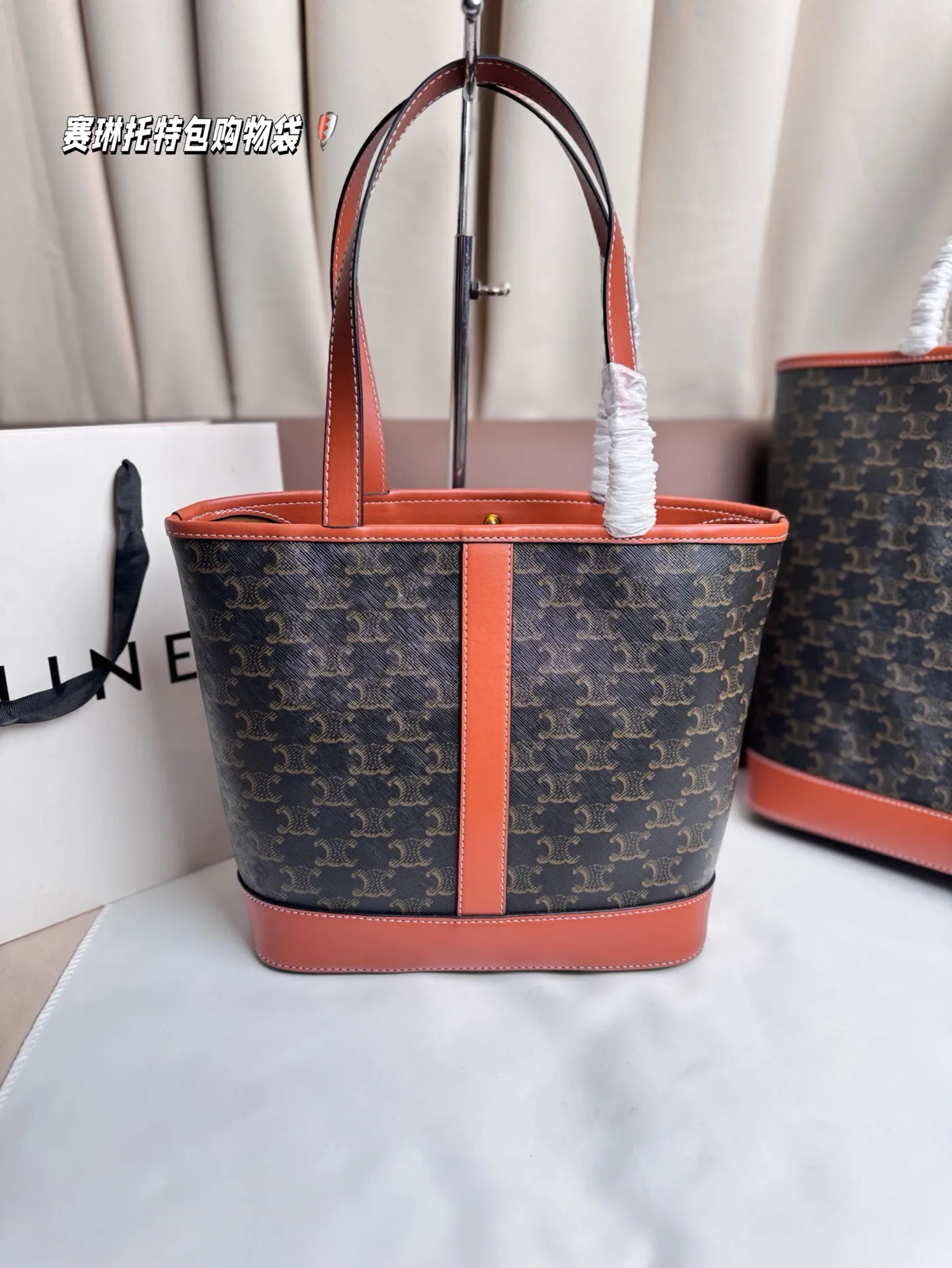 大号P160 小号P150 配盒子 赛琳托特包购物袋 当Celine通勤包照进现实 CELINE 上新大容量老花大包爱好者别错过 超级适合通勤,潇洒松弛且随性 尺寸:31*31/25*24