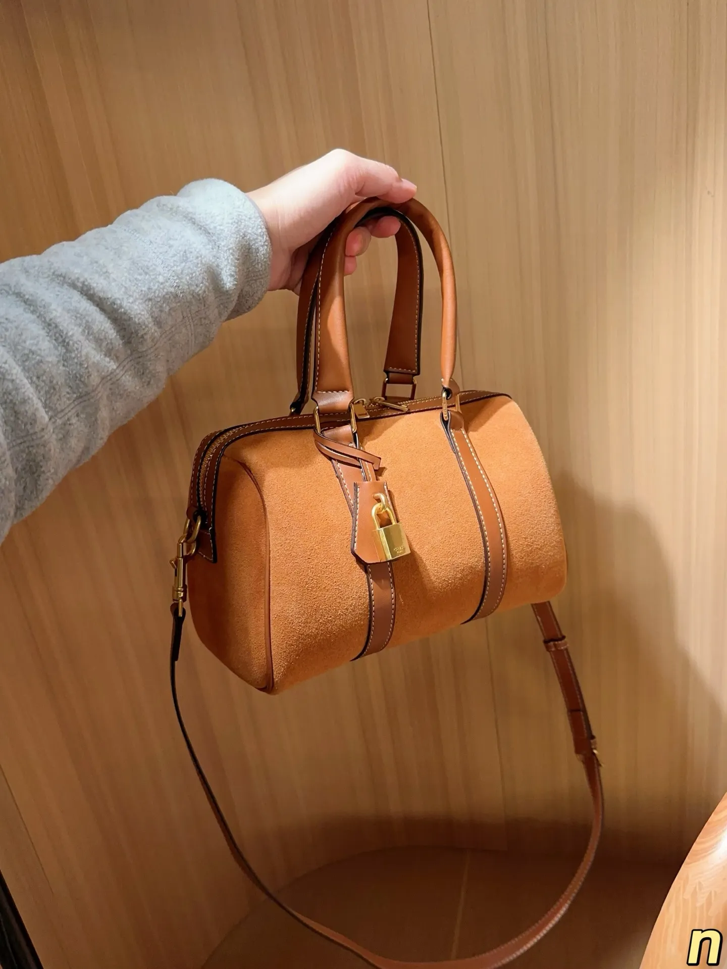 💰175 赛琳Celine 麂皮绒波士顿Boston枕头包 尺寸25cm 礼盒包装🎁