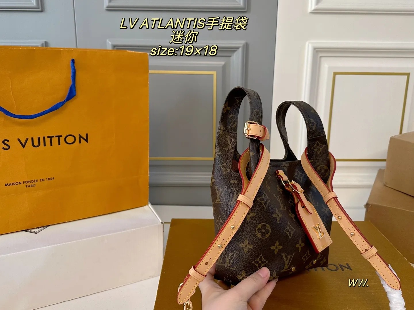 P170 迷你(折叠盒飞机盒) size:19×18 LV路易威登ATLANTIS菜篮子手提袋💕 今年的秀场款!非常🆒 小巧可爱,适合小个子女生! 自带皮肩带,可挽🉑️背~ 运动、休闲,🉑️爱气息都能搭✅