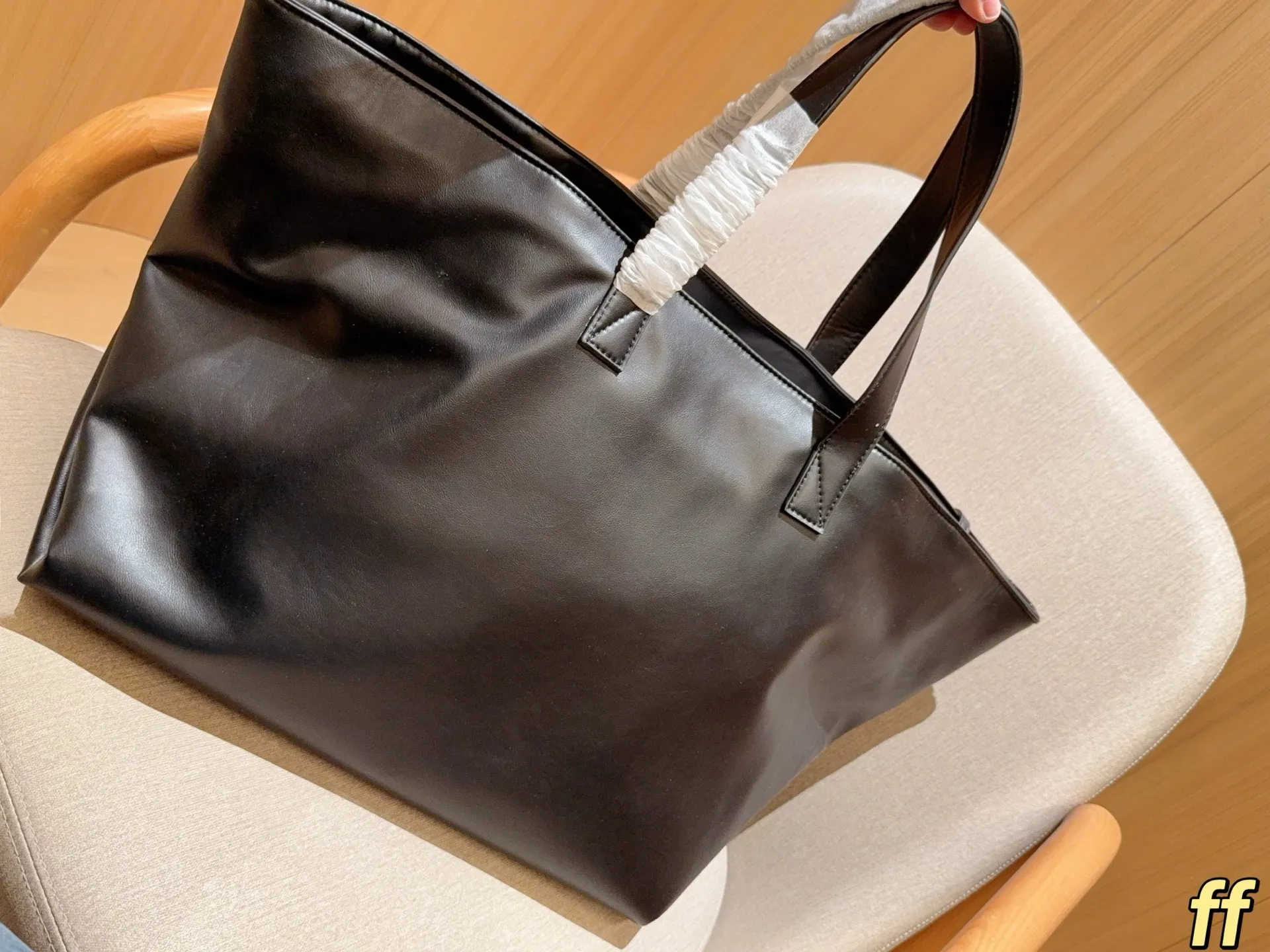 💰125 Celine赛琳 秋冬必备!单品包包超大气的购物包~托特包 尺寸46×34