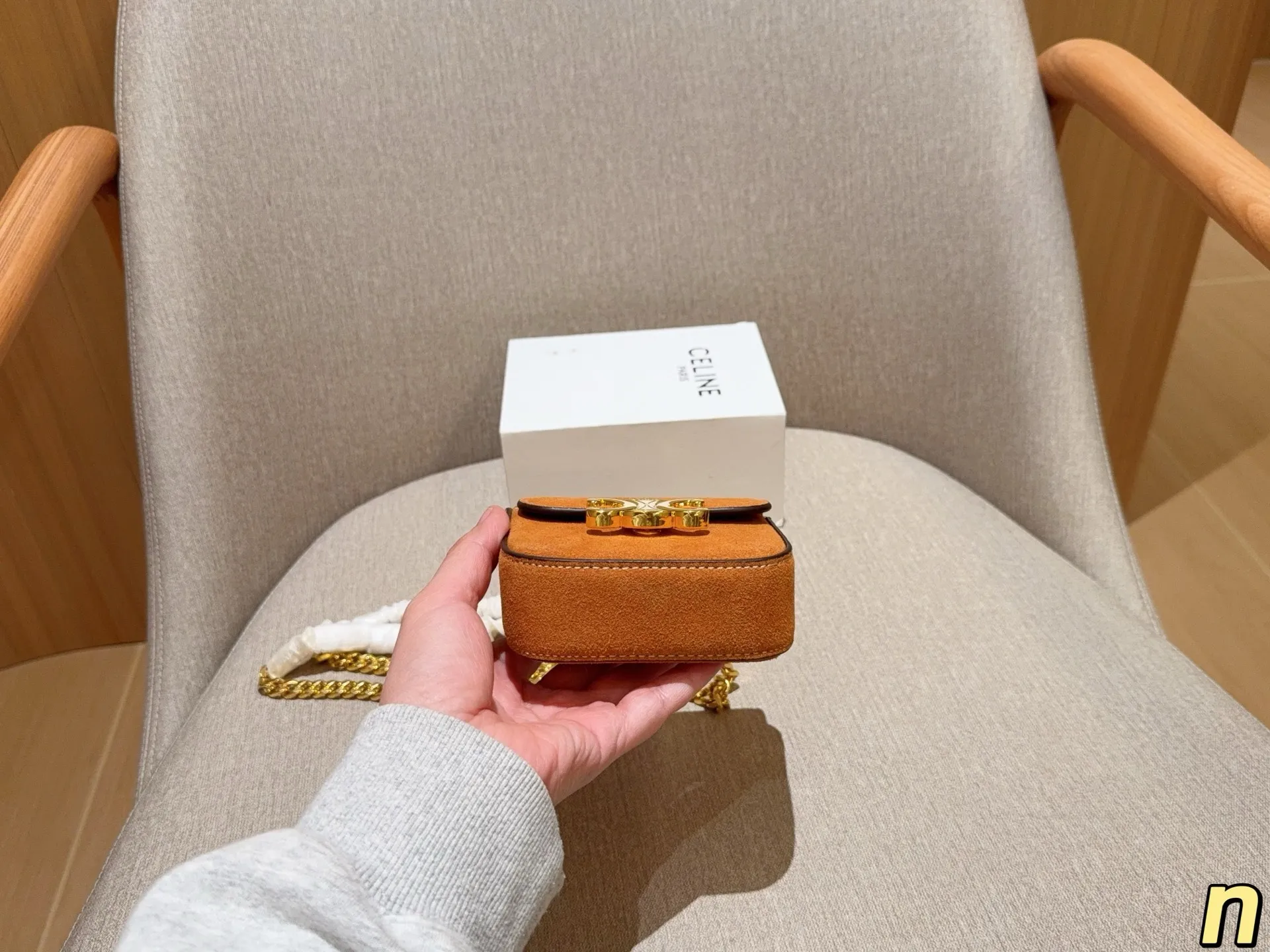 💰130 Celine/赛琳 麂皮绒凯旋门nano 斜挎包 mini链条包 尺寸：11&times;9&times;4 礼盒包装🎁