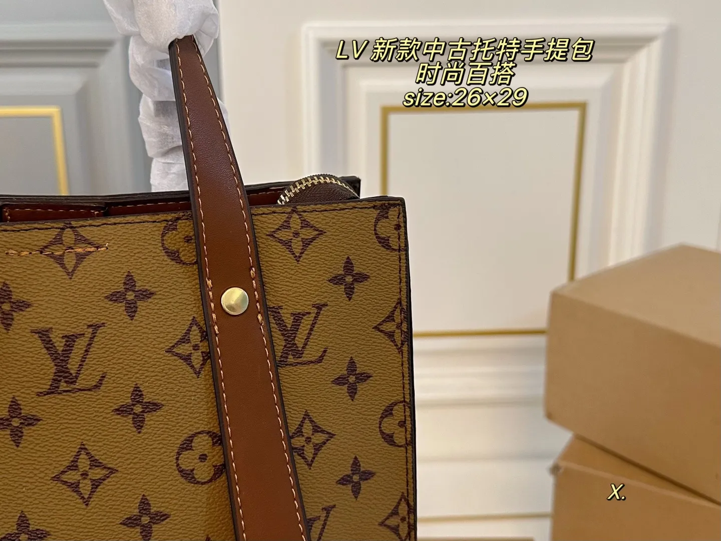 P135（无盒➕挂件） size：26&times;29 LV路易威登新款中古托特手提包💕 经典老花设计，浓浓的复古风情！ 拉链开合 配长肩带，多种背法 随意搭配，时尚而实用的小众款式✅
