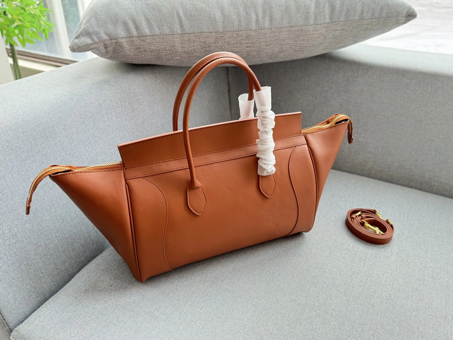 💰220 size:36×24 CELINE赛琳 SMILING LUGGAGE 笑脸包手提包 笑脸包