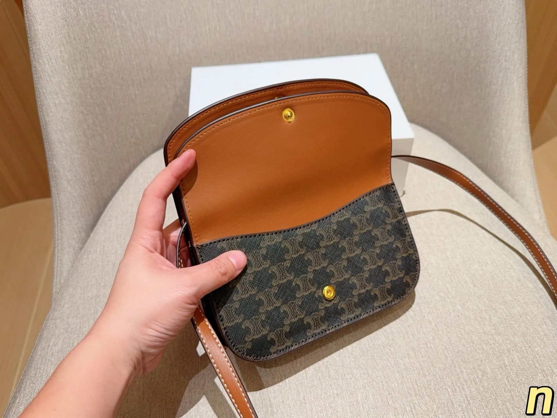 💰140 CELINE赛琳 新款双层woc经典老花斜挎信封包~ 尺寸20×13×5 礼盒包装🎁