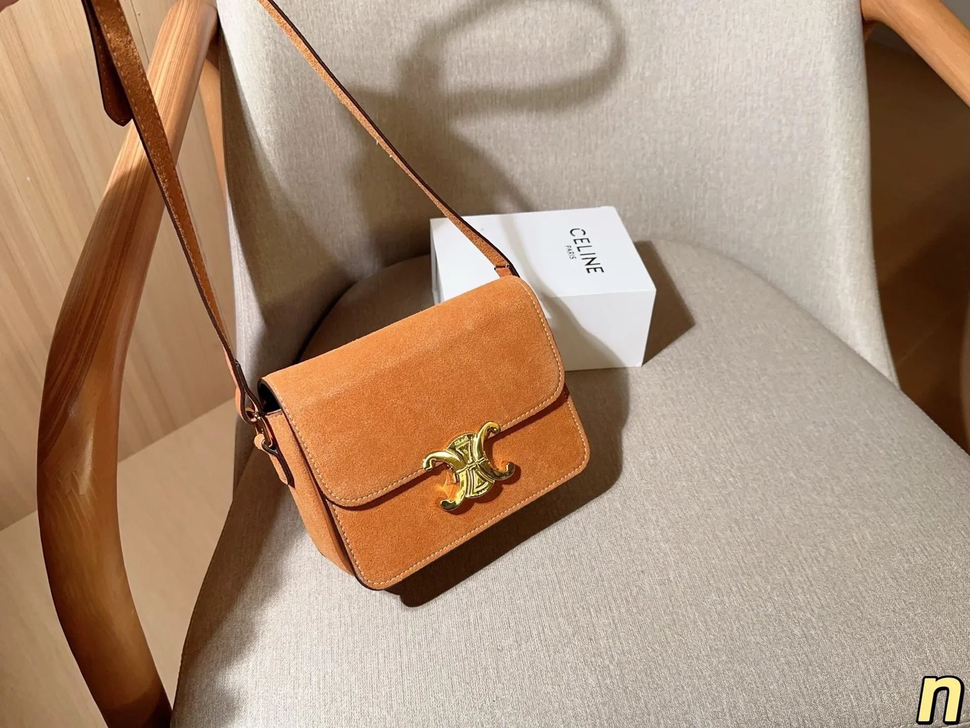 💰170 赛琳Celine 经典麂皮绒凯旋门豆腐包 尺寸18cm 礼盒包装🎁