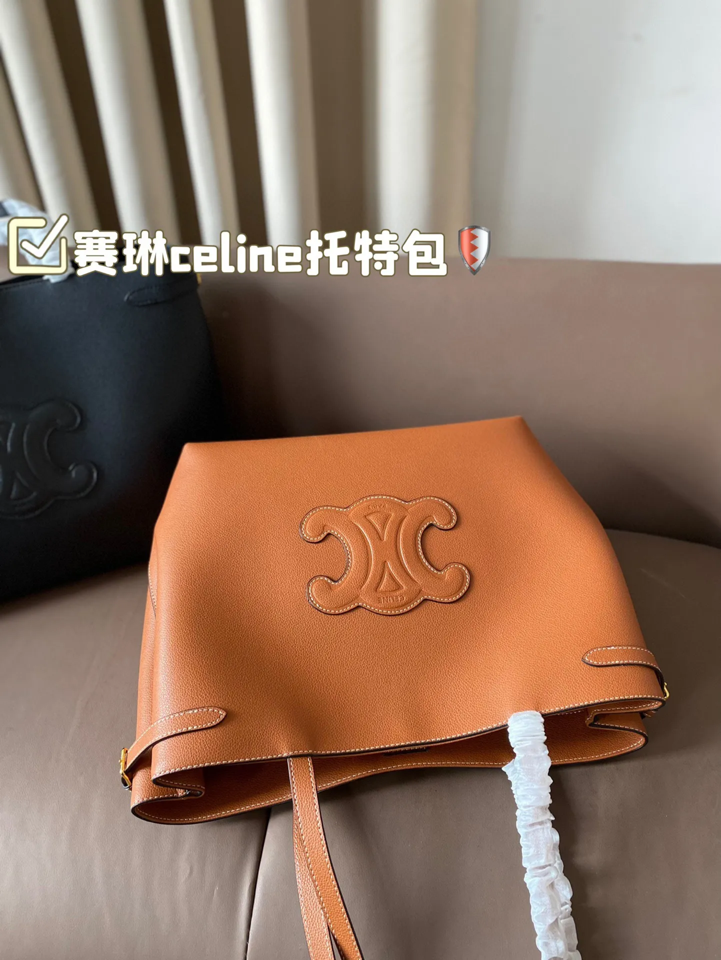 P180 赛琳celine托特包 独特设计 时尚又经典 超级百搭 上身又A又飒 尺寸: 33 30