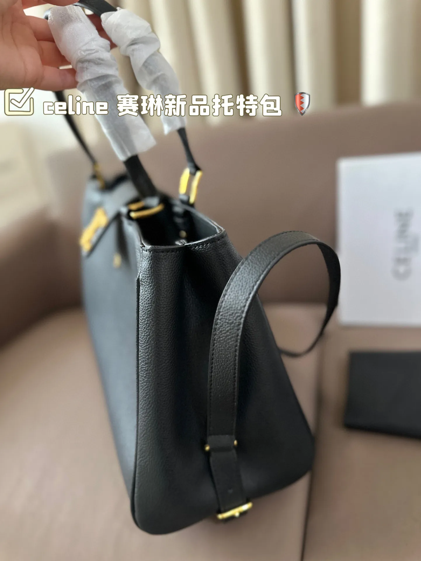 P195 celine 赛琳新品托特包, 延续凯旋门 复古斜挎 , 耐看新款一点都不老套。 尺寸38 23