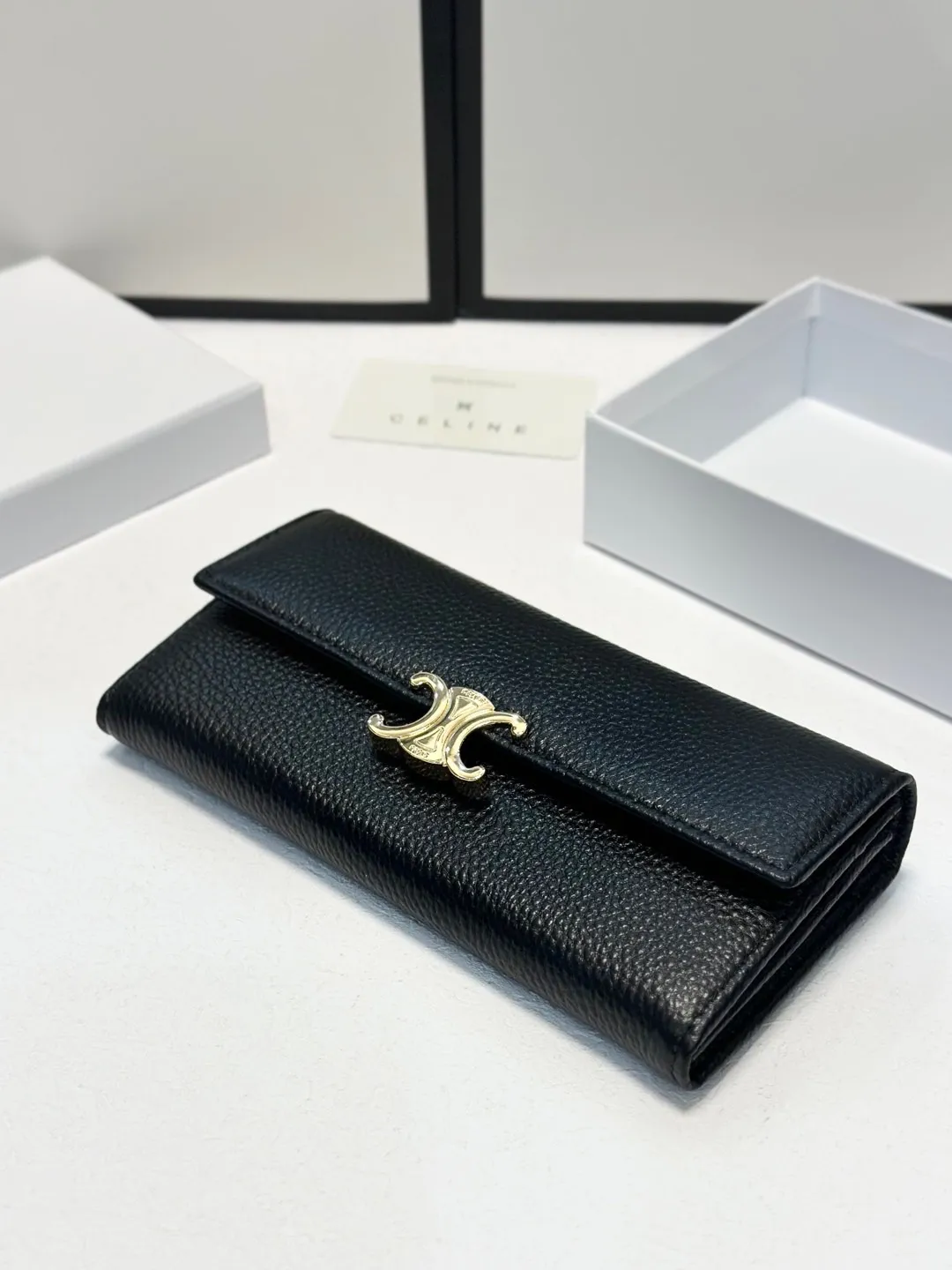 P95🎀🎀颜色 黑🎀尺寸 19x10🎀赛琳爆款牛皮两折钱包🔥款式经典做工精细耐磨耐用手感极佳❤️
