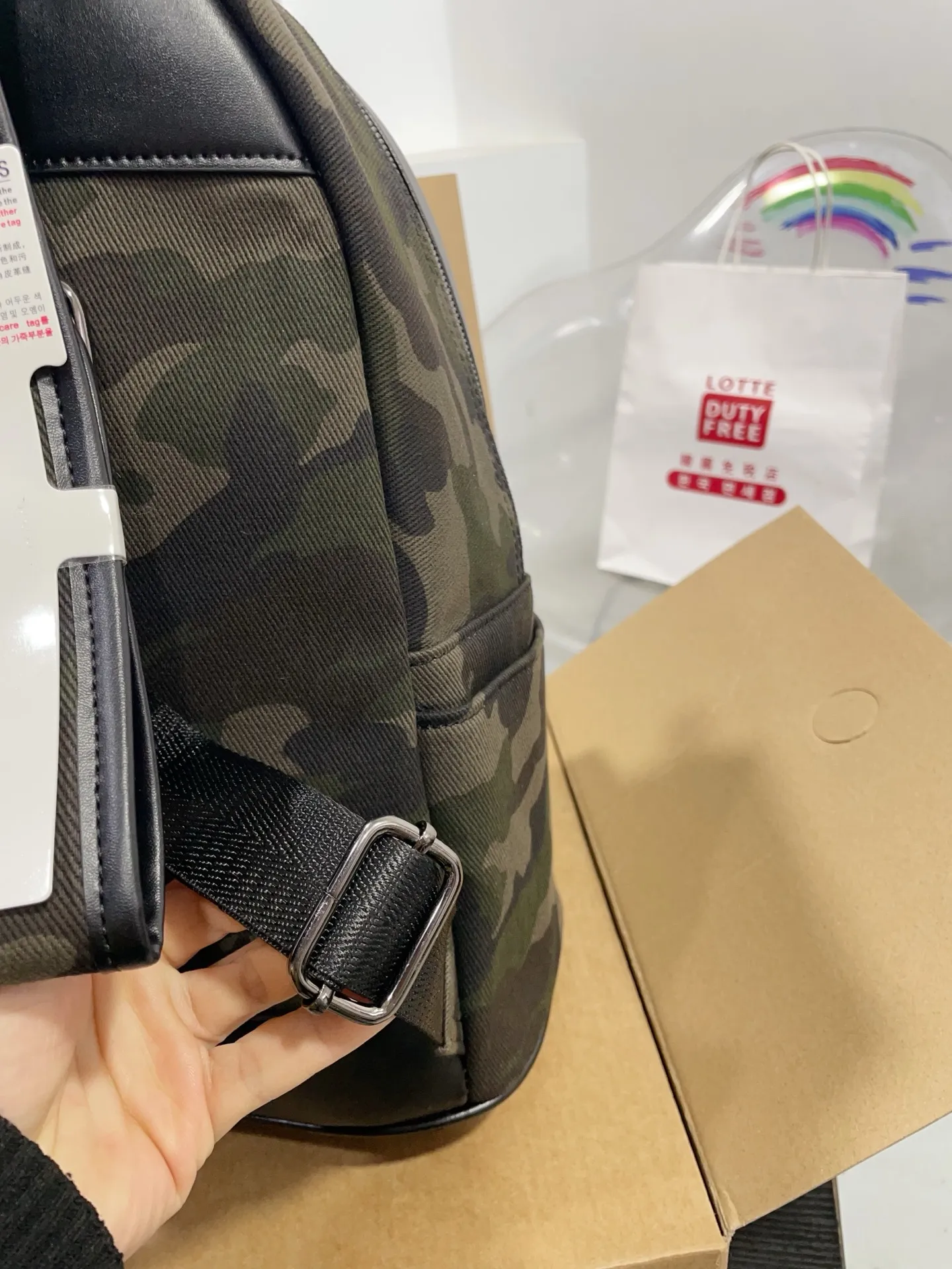 👑💰💰150💰 尺寸32/35cm 赛琳迷彩新款双肩包😍超好背哒，进口面料，果然时尚潮流是一个大轮回！复古又时尚百搭！