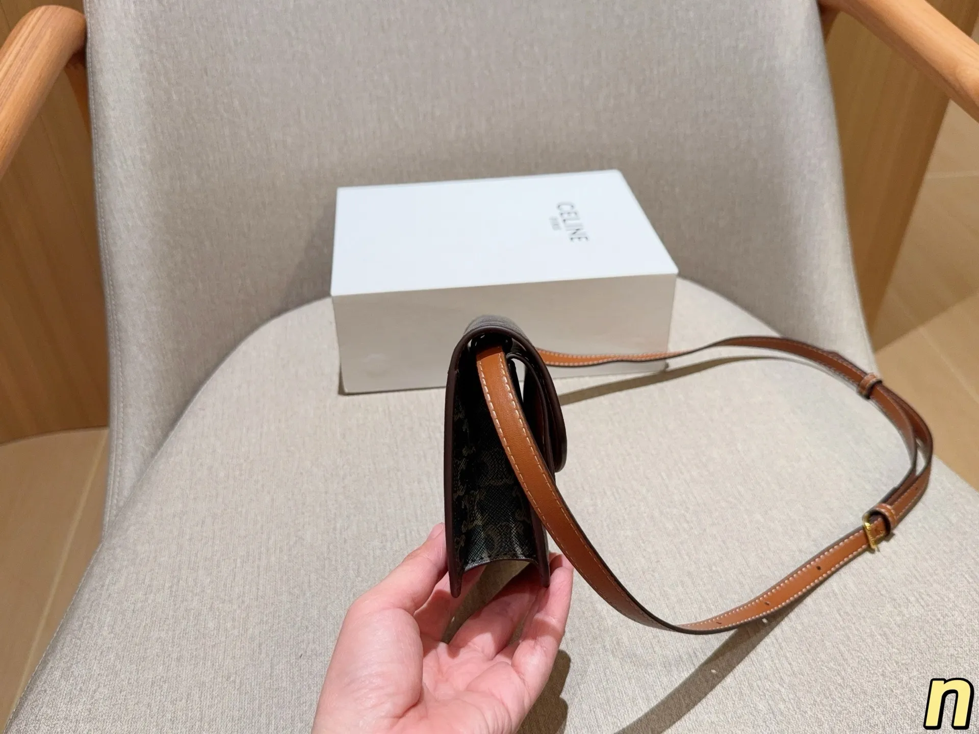 💰140 CELINE赛琳 新款双层woc经典老花斜挎信封包～ 尺寸20&times;13&times;5 礼盒包装🎁