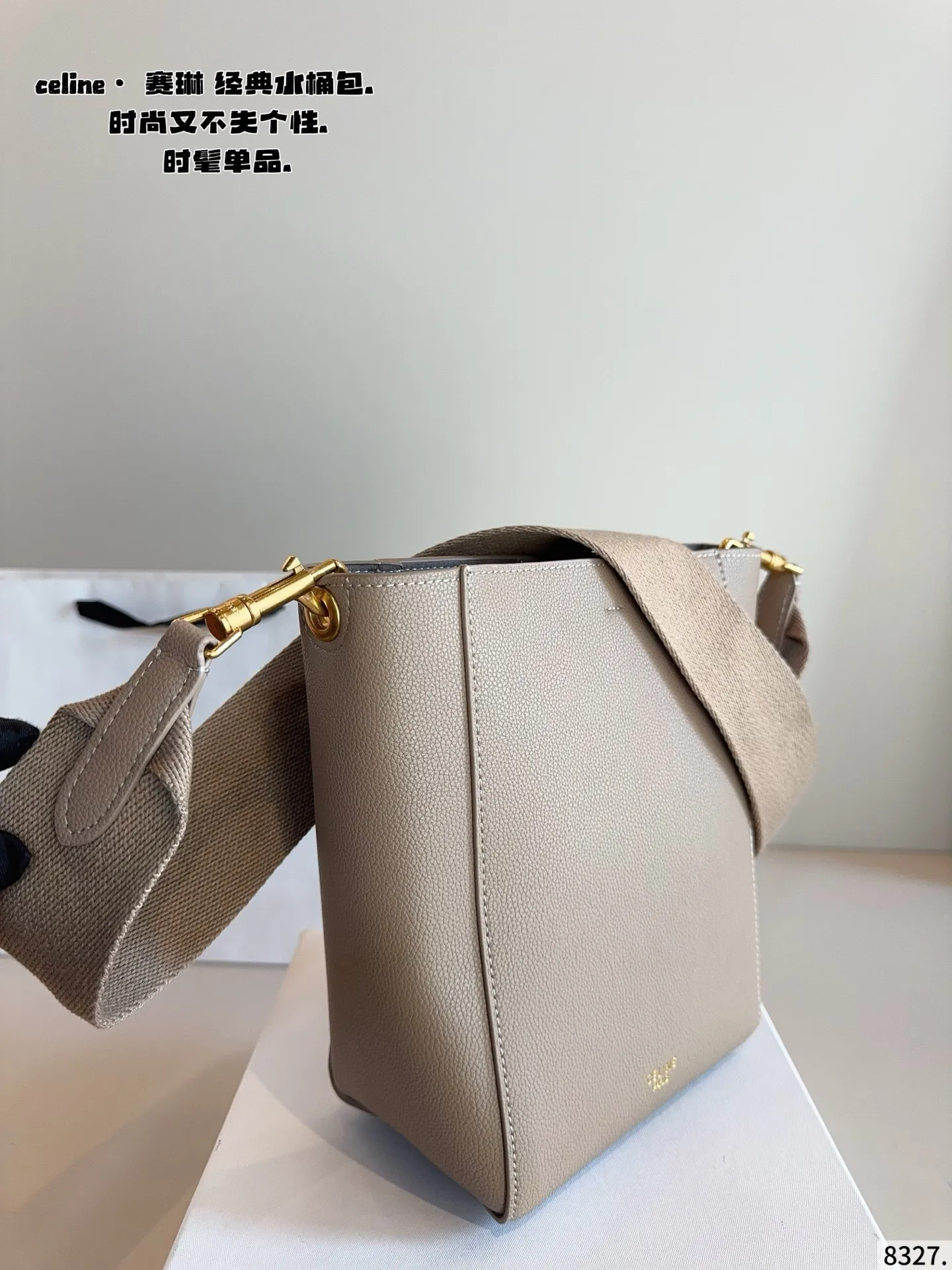 P170 赛琳CELINE Tote 水桶包. 质感很高级 容量超级大也很耐用 日常出街背它回头率百分百 就是这种随性慵懒感尺寸：17*11*24cm