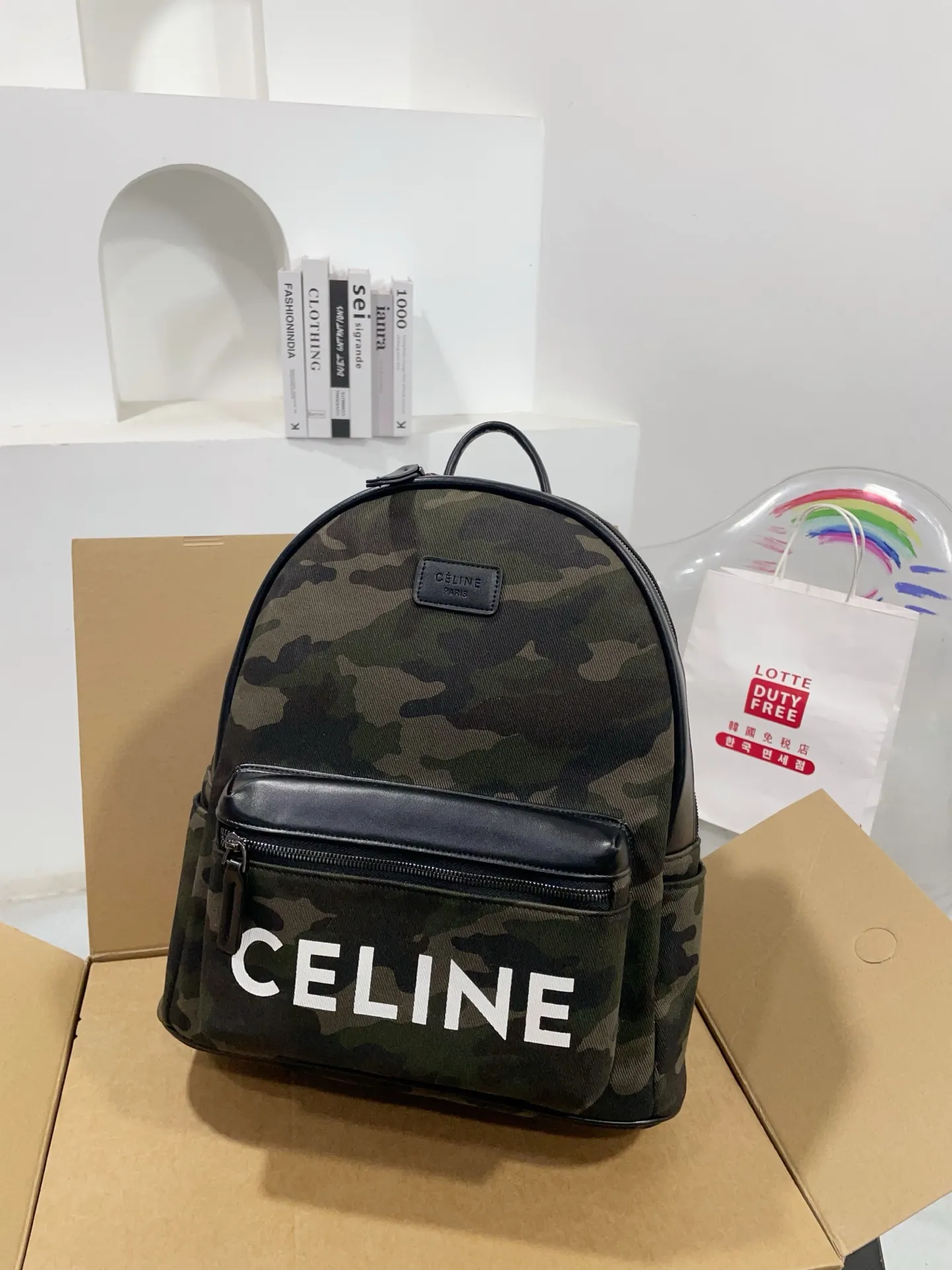 👑💰💰150💰 尺寸32/35cm 赛琳迷彩新款双肩包😍超好背哒,进口面料,果然时尚潮流是一个大轮回!复古又时尚百搭!