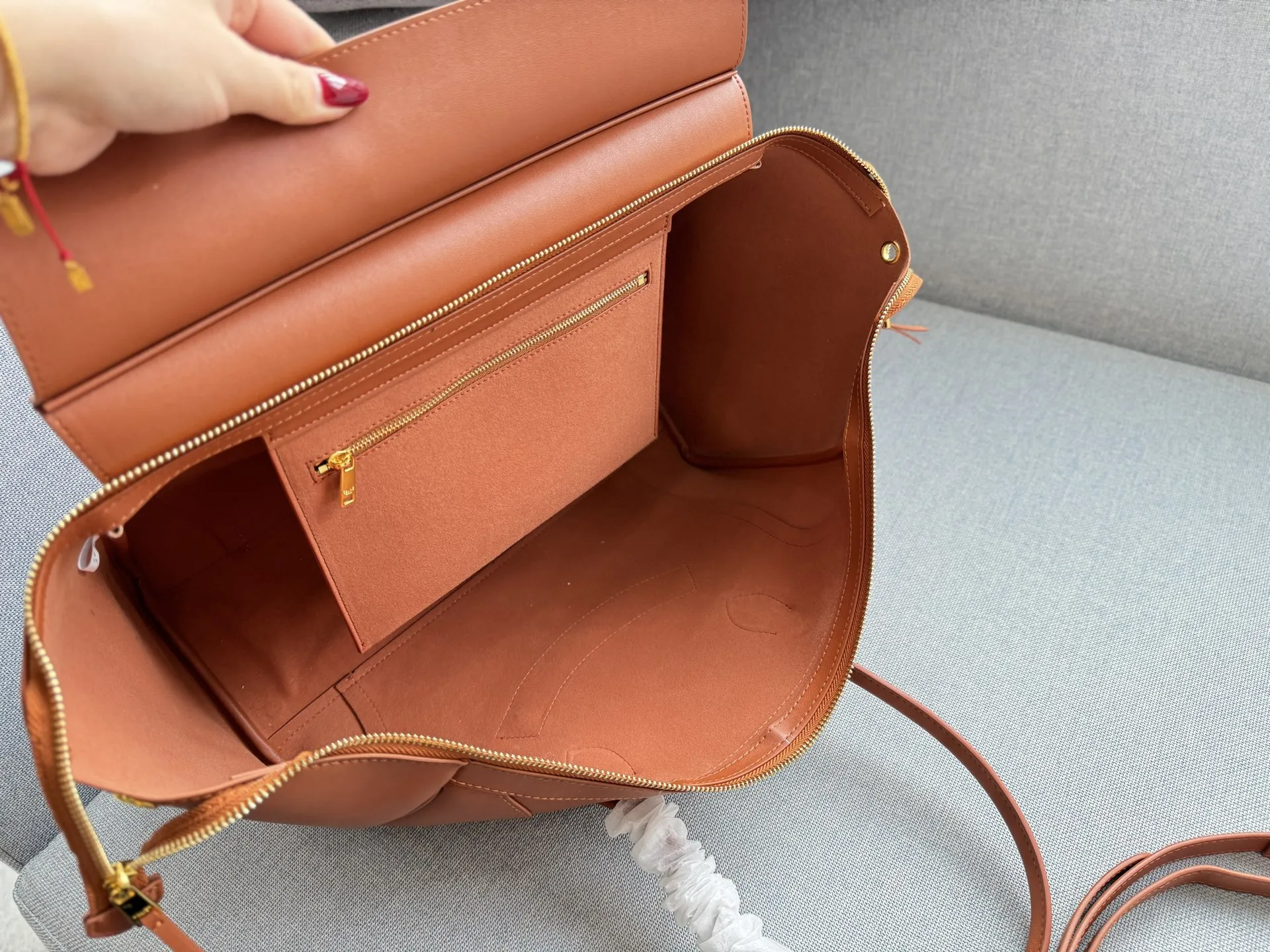 💰220 size：36&times;24 CELINE赛琳 SMILING LUGGAGE 笑脸包手提包 笑脸包