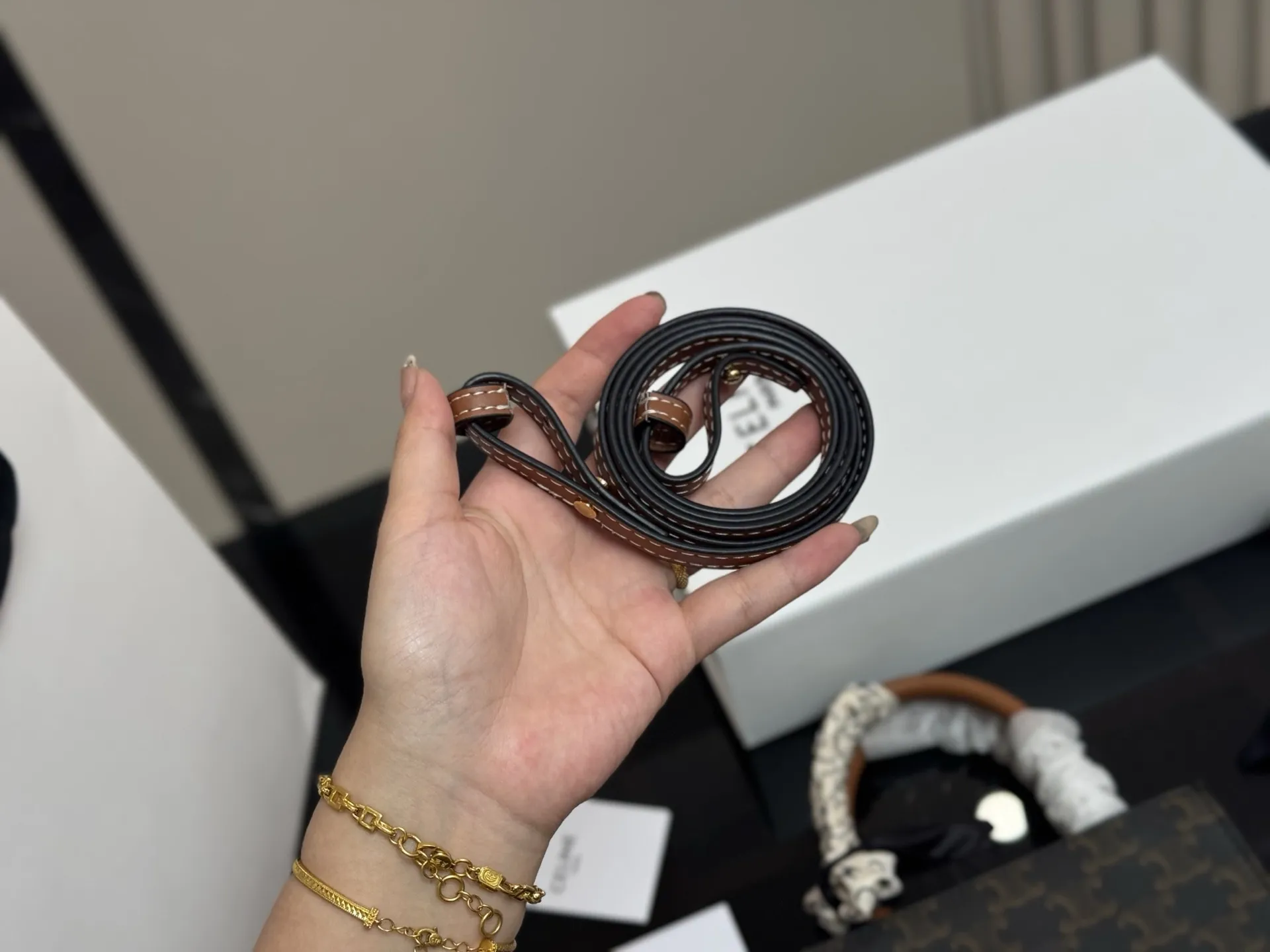 ¥150 配折叠盒 size:17*21cm celine 老花 mini 琴谱 赛琳老花耐看耐用 可爱又超级大气的一款! 它绝对是四季款!ydds