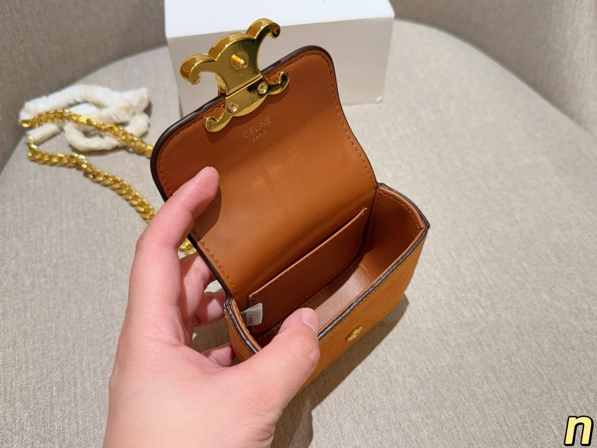 💰130 Celine/赛琳 麂皮绒凯旋门nano 斜挎包 mini链条包 尺寸:11×9×4 礼盒包装🎁