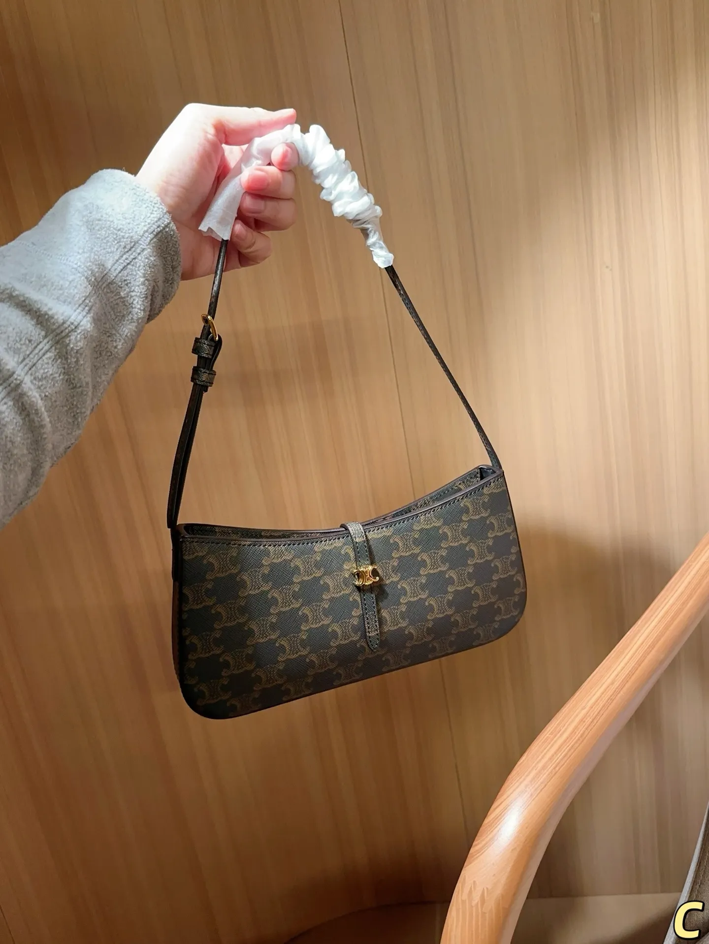 💰125 赛琳Celine 25新品TINA凯旋门腋下包 尺寸26&times;13&times;3 礼盒包装🎁