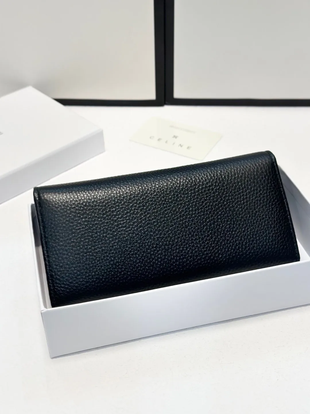 P95🎀🎀颜色 黑🎀尺寸 19x10🎀赛琳爆款牛皮两折钱包🔥款式经典做工精细耐磨耐用手感极佳❤️