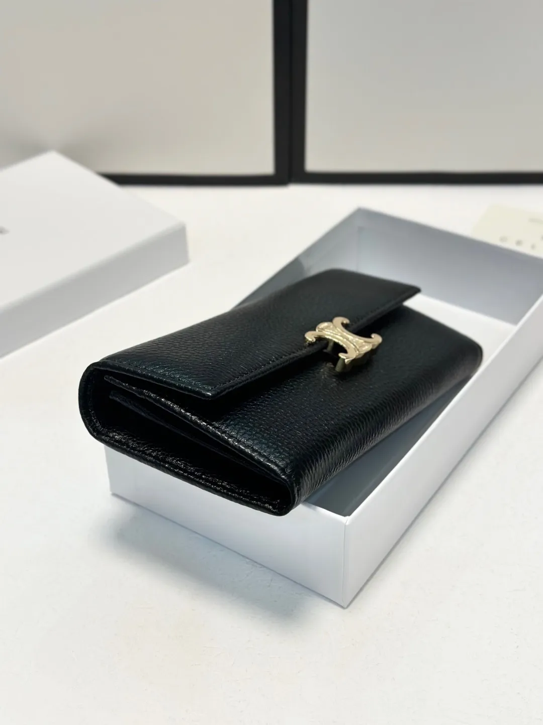 P95🎀🎀颜色 黑🎀尺寸 19x10🎀赛琳爆款牛皮两折钱包🔥款式经典做工精细耐磨耐用手感极佳❤️