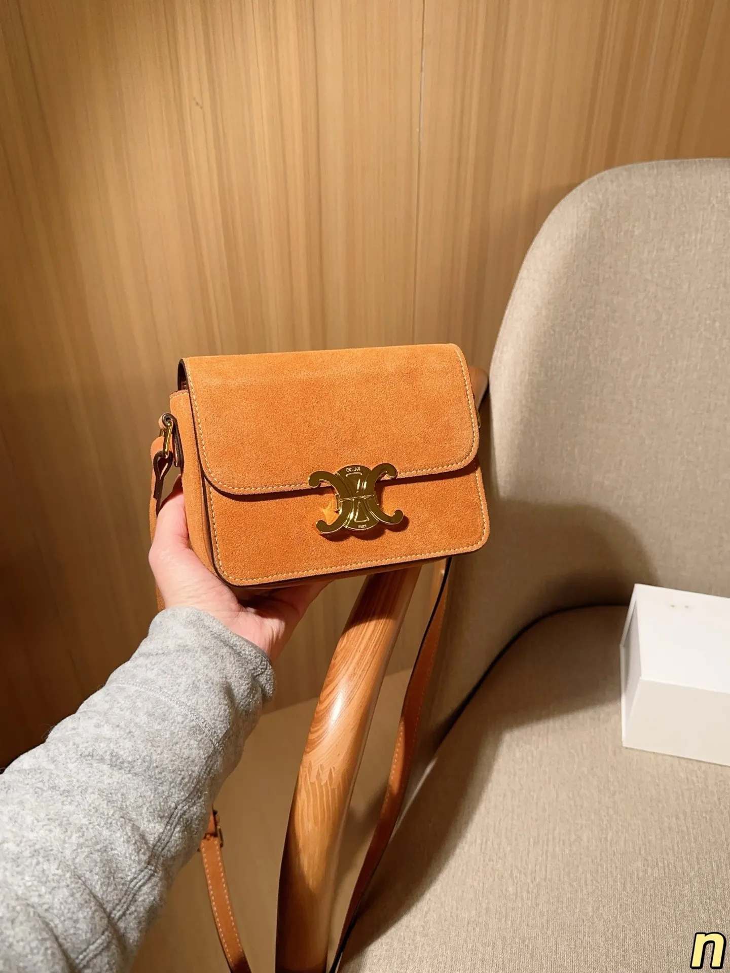 💰170 赛琳Celine 经典麂皮绒凯旋门豆腐包 尺寸18cm 礼盒包装🎁