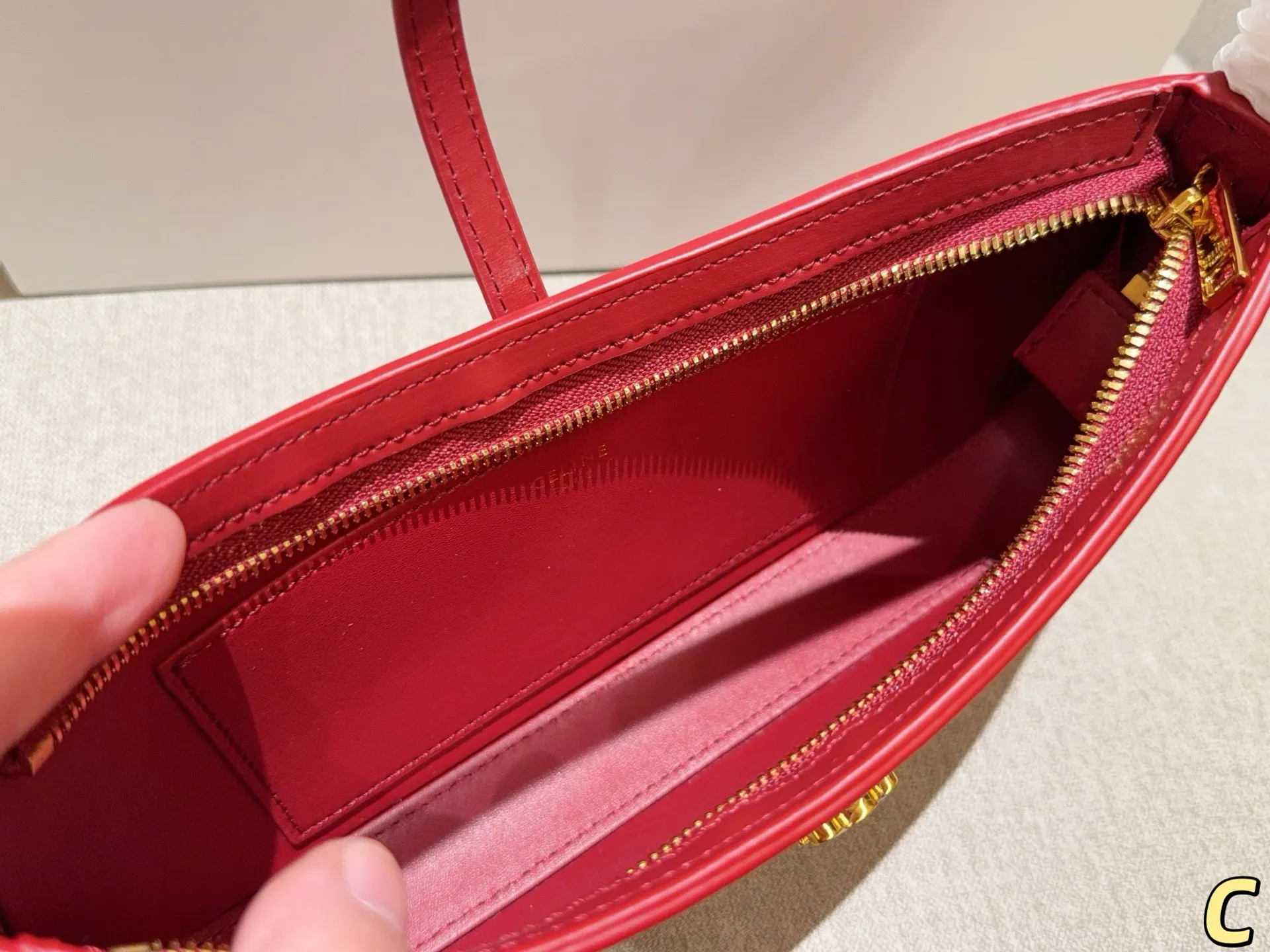 💰125 赛琳Celine 25新品TINA凯旋门腋下包 尺寸26×13×3 礼盒包装🎁