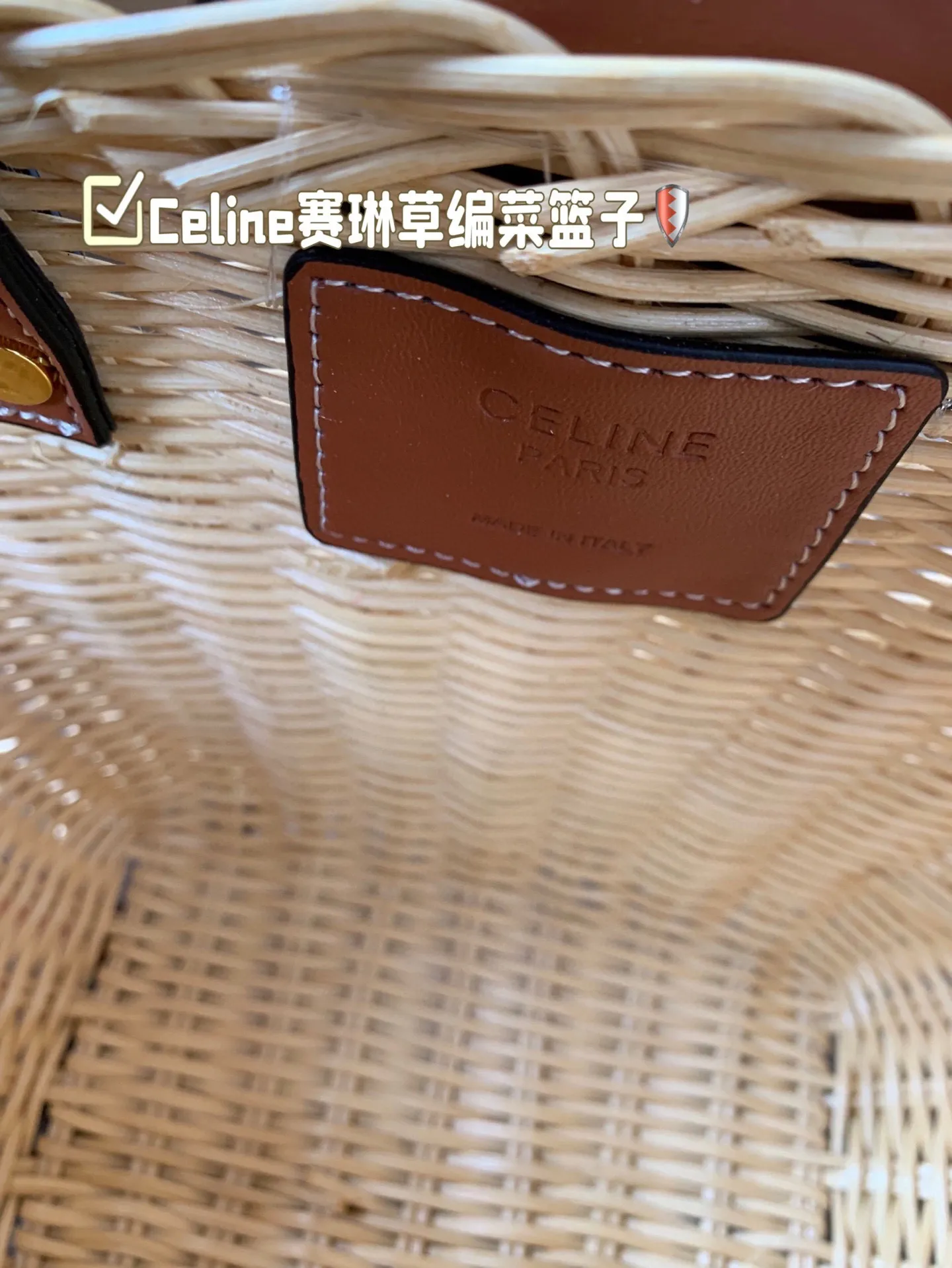 P155 Celine赛琳草编菜篮子 这款编织菜篮子 实在抵挡不住他的诱惑了好看的文艺风来啦～样子真的让人无数次心动 尺寸13*15飞机盒