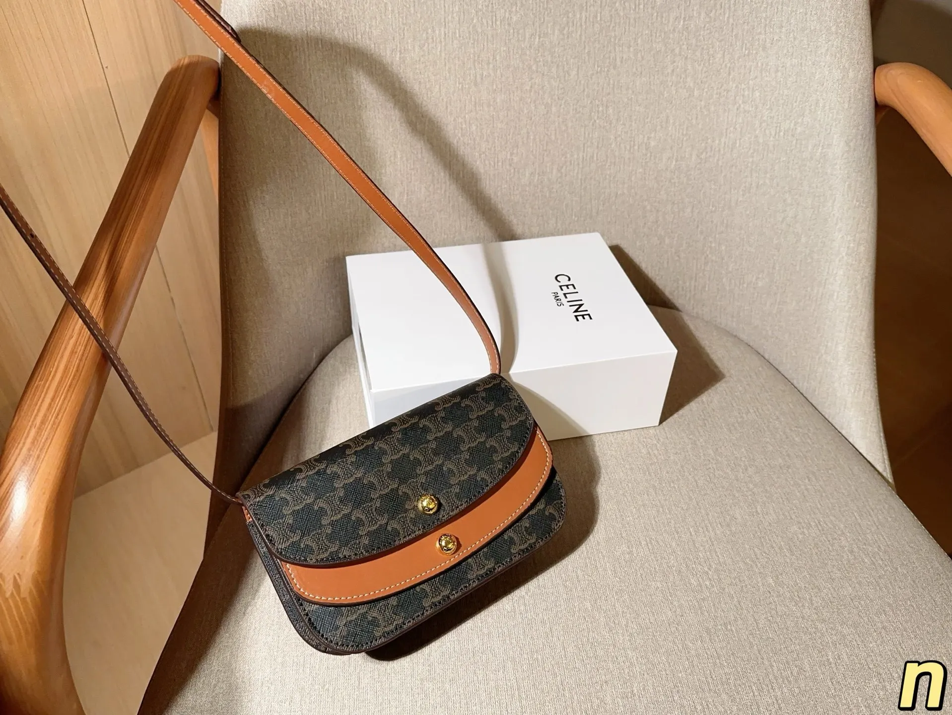 💰140 CELINE赛琳 新款双层woc经典老花斜挎信封包～ 尺寸20&times;13&times;5 礼盒包装🎁