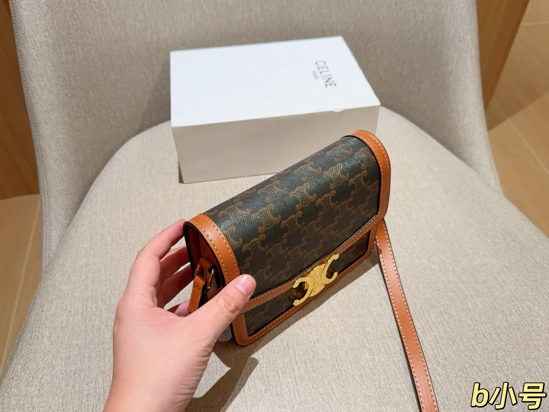 💰140 小号 赛琳Celine 经典凯旋门老花豆腐包 尺寸18cm 礼盒包装🎁