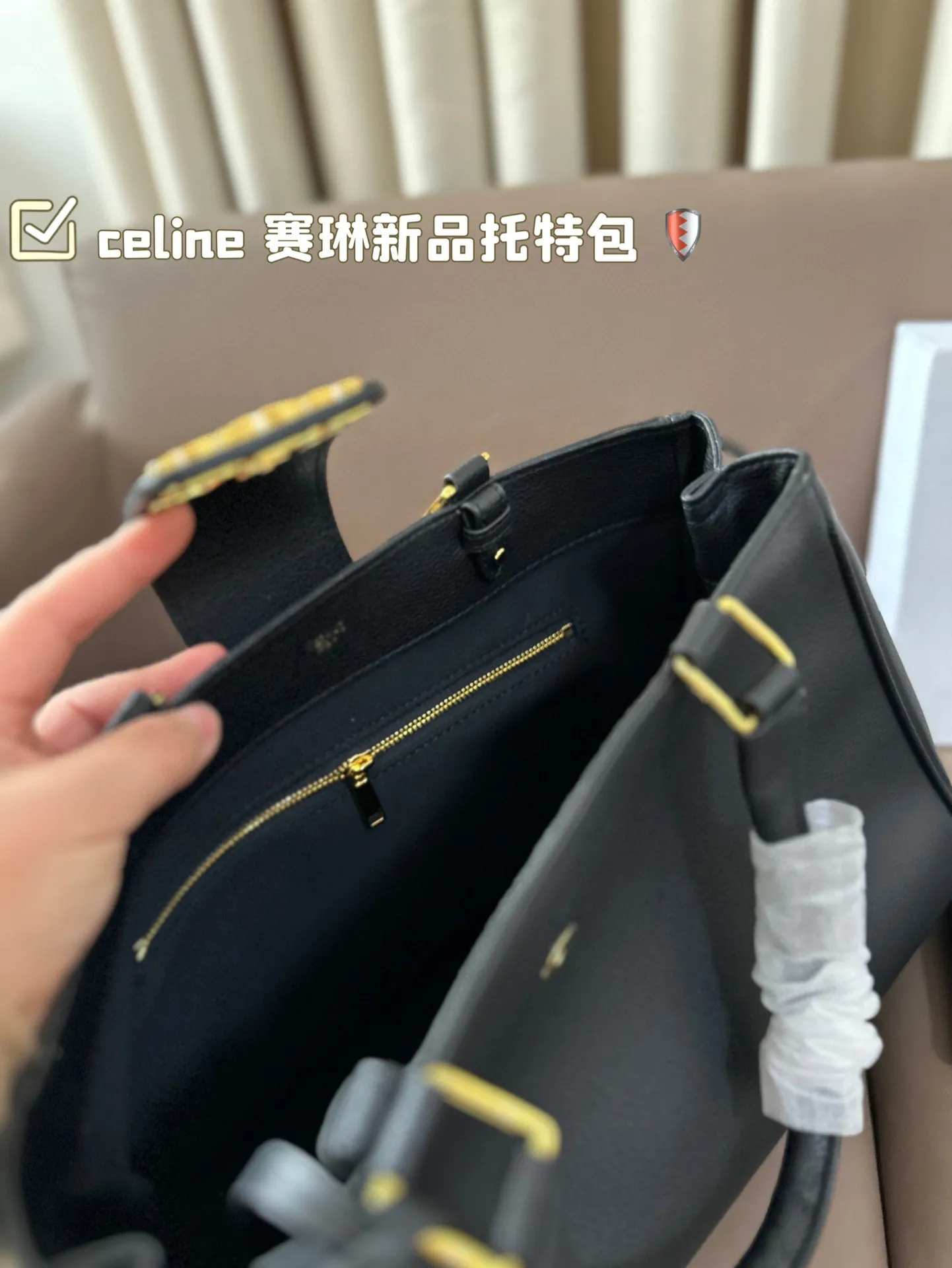 P195 celine 赛琳新品托特包, 延续凯旋门 复古斜挎 , 耐看新款一点都不老套。 尺寸38 23