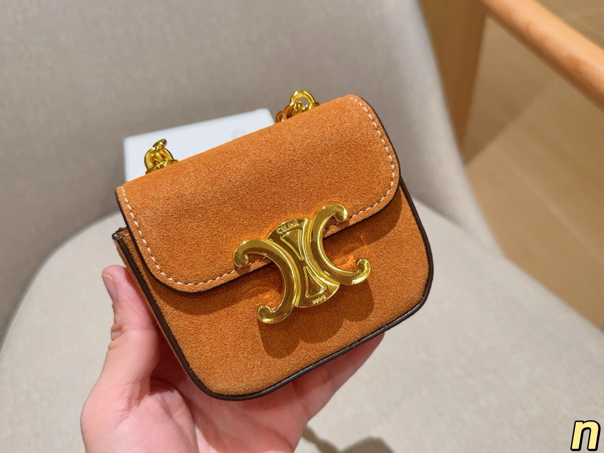 💰130 Celine/赛琳 麂皮绒凯旋门nano 斜挎包 mini链条包 尺寸:11×9×4 礼盒包装🎁