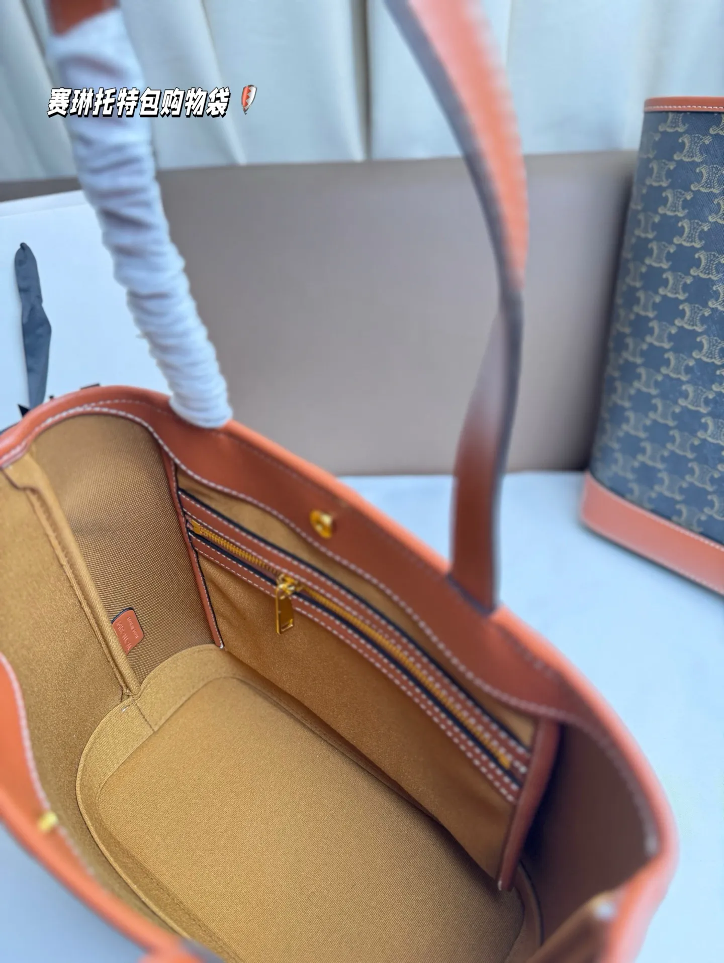 大号P160 小号P150 配盒子 赛琳托特包购物袋 当Celine通勤包照进现实 CELINE 上新大容量老花大包爱好者别错过 超级适合通勤，潇洒松弛且随性 尺寸：31*31/25*24