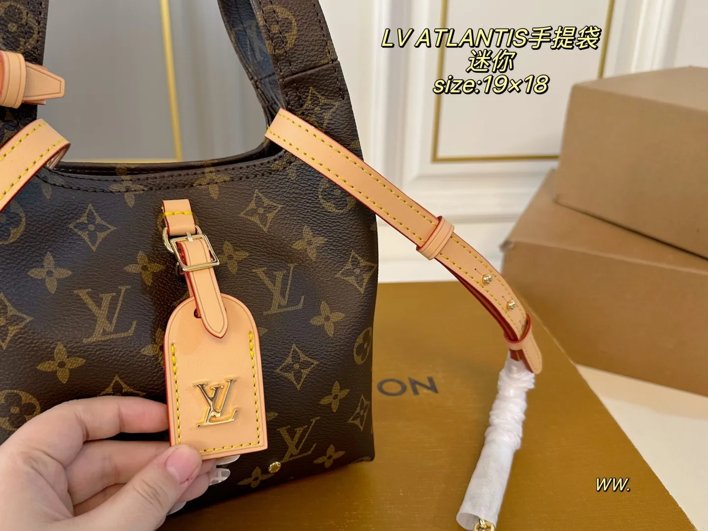 P170 迷你(折叠盒飞机盒) size:19×18 LV路易威登ATLANTIS菜篮子手提袋💕 今年的秀场款!非常🆒 小巧可爱,适合小个子女生! 自带皮肩带,可挽🉑️背~ 运动、休闲,🉑️爱气息都能搭✅