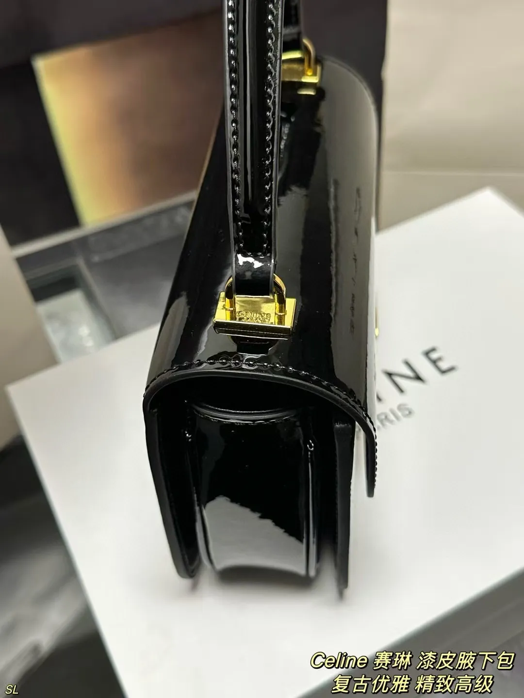 P145 配盒 Celine 赛琳 漆皮腋下包 精致百搭又能装，无论是重要场合还是日常通勤，都能完美适配！ 尺寸：18.5*14CM