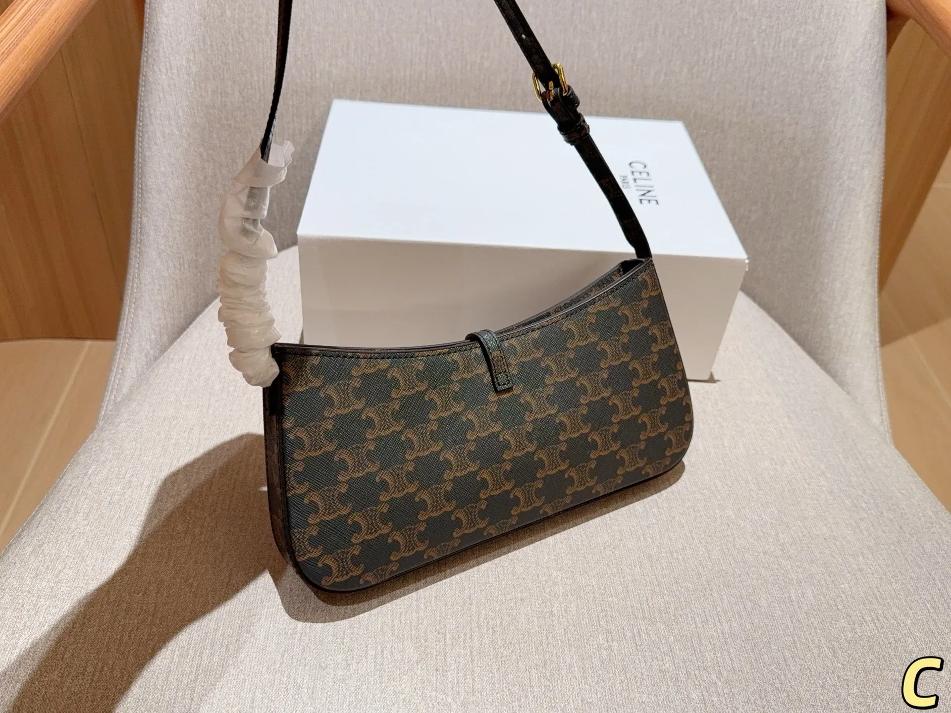 💰125 赛琳Celine 25新品TINA凯旋门腋下包 尺寸26×13×3 礼盒包装🎁