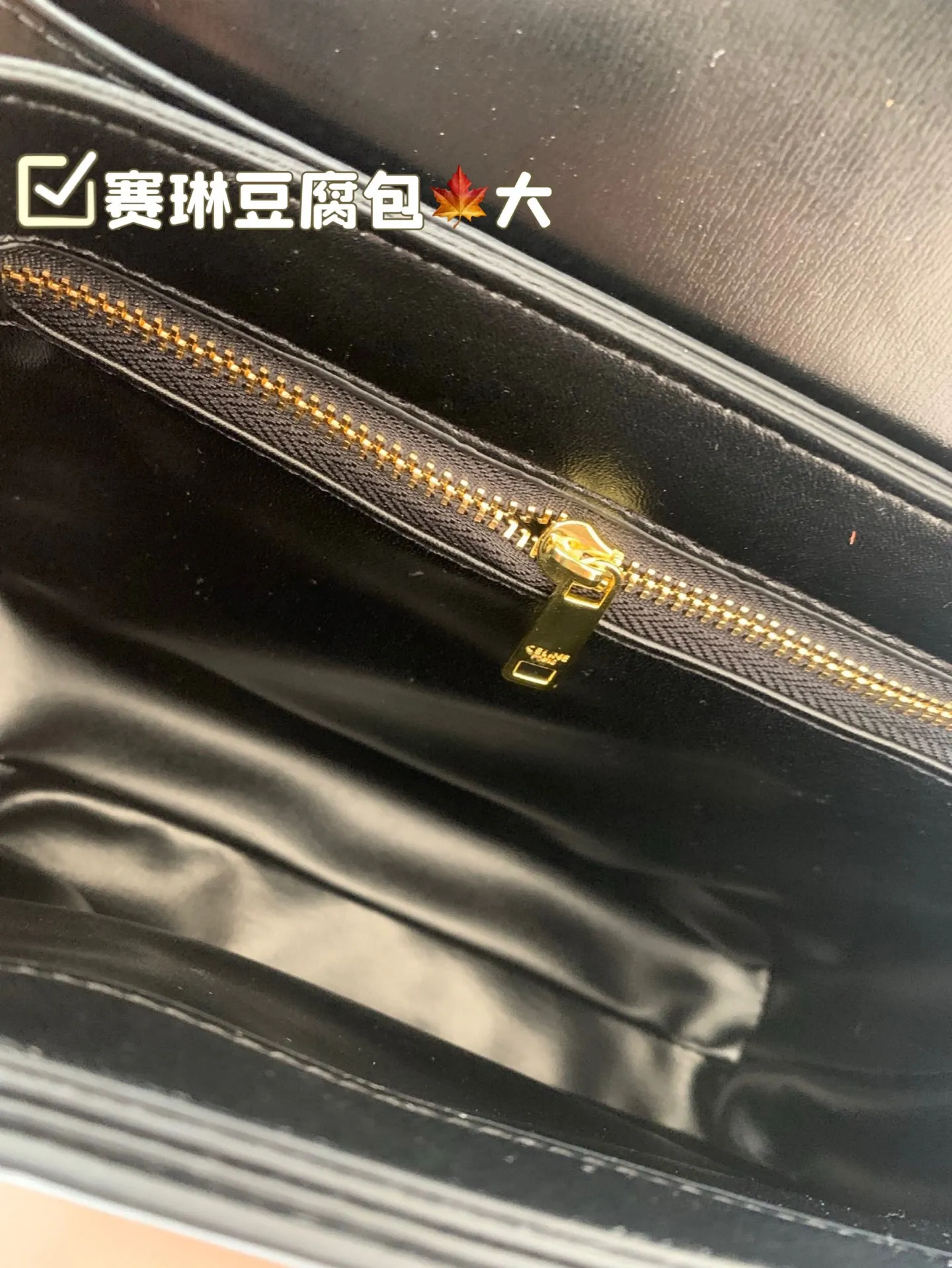 大号P140 赛琳豆腐包 大气又不失个性 任何搭配都可轻松驾驭 是每个优雅可爱女孩必入单品 折叠盒 尺寸大号22*17