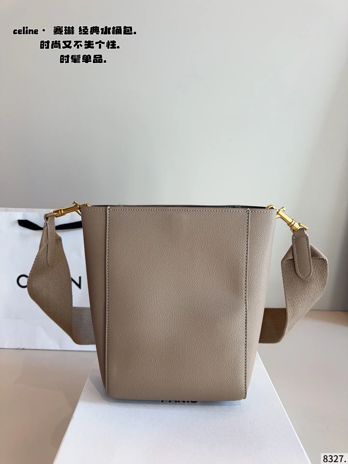 P170 赛琳CELINE Tote 水桶包. 质感很高级 容量超级大也很耐用 日常出街背它回头率百分百 就是这种随性慵懒感尺寸：17*11*24cm