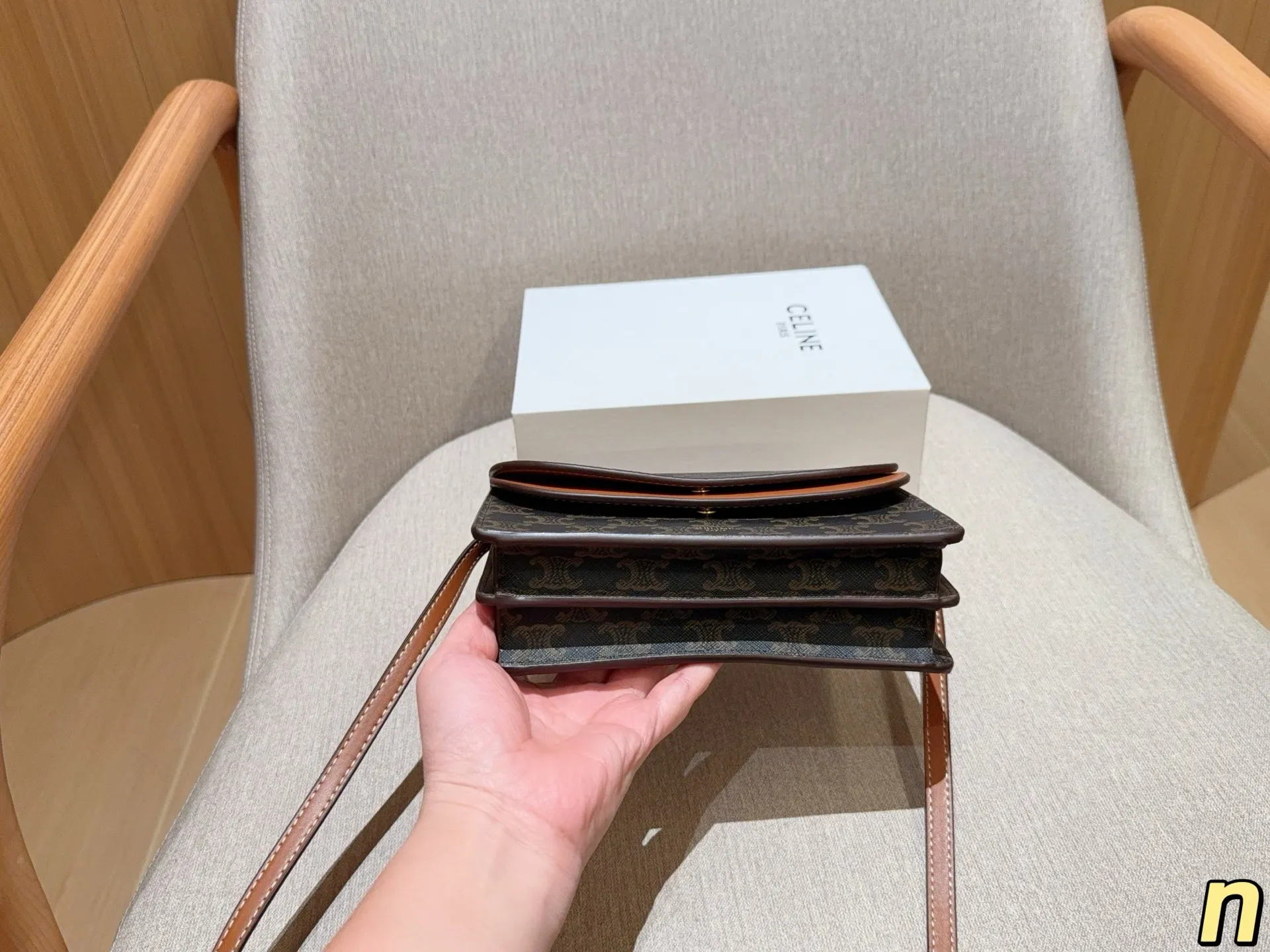 💰135 CELINE赛琳 TOILE TRIOMPHE系列经典老花斜挎手拿包 风琴包小方包信封包 尺寸20&times;12&times;6 礼盒包装🎁