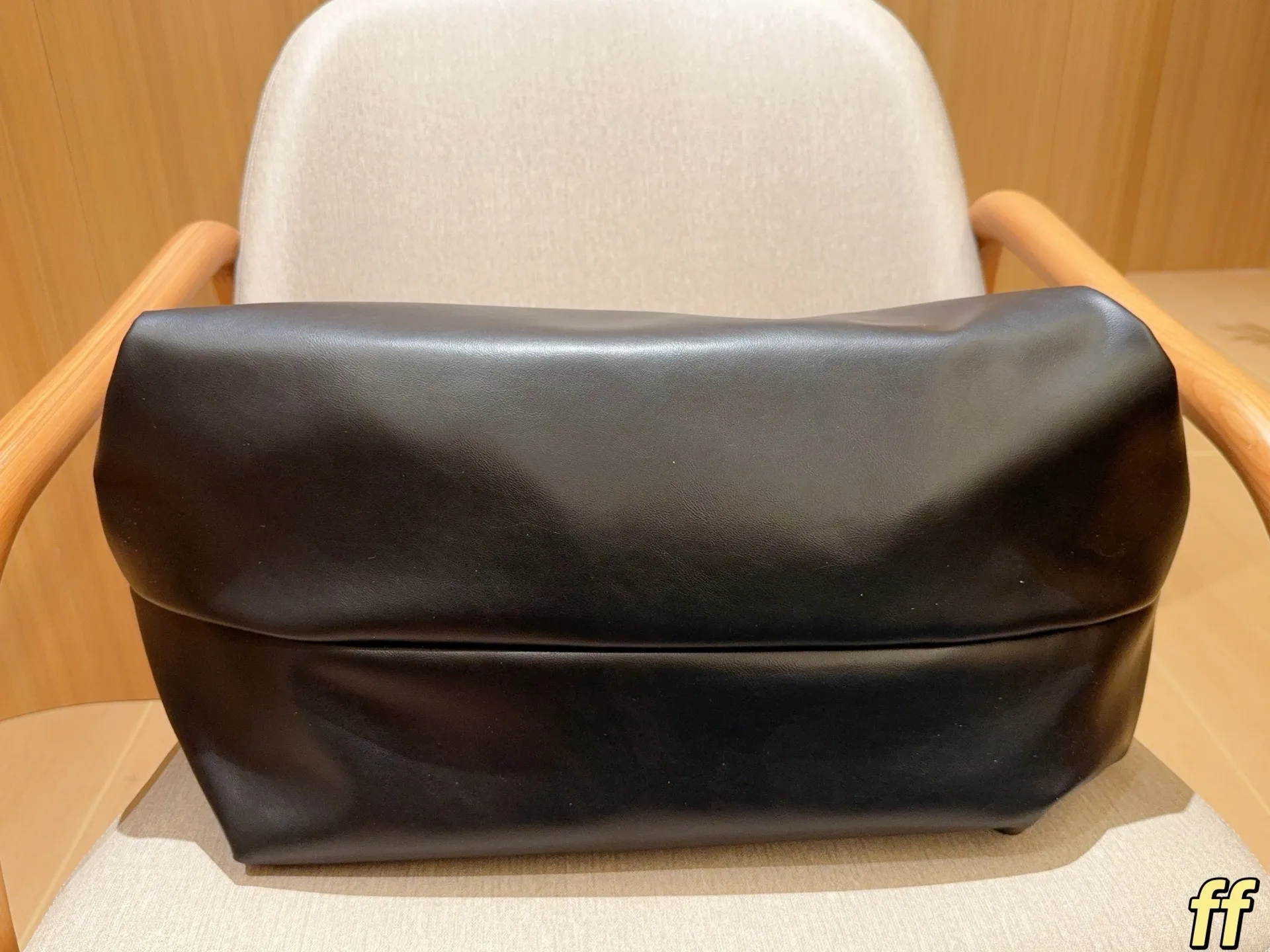 💰125 Celine赛琳 秋冬必备！单品包包超大气的购物包～托特包 尺寸46&times;34