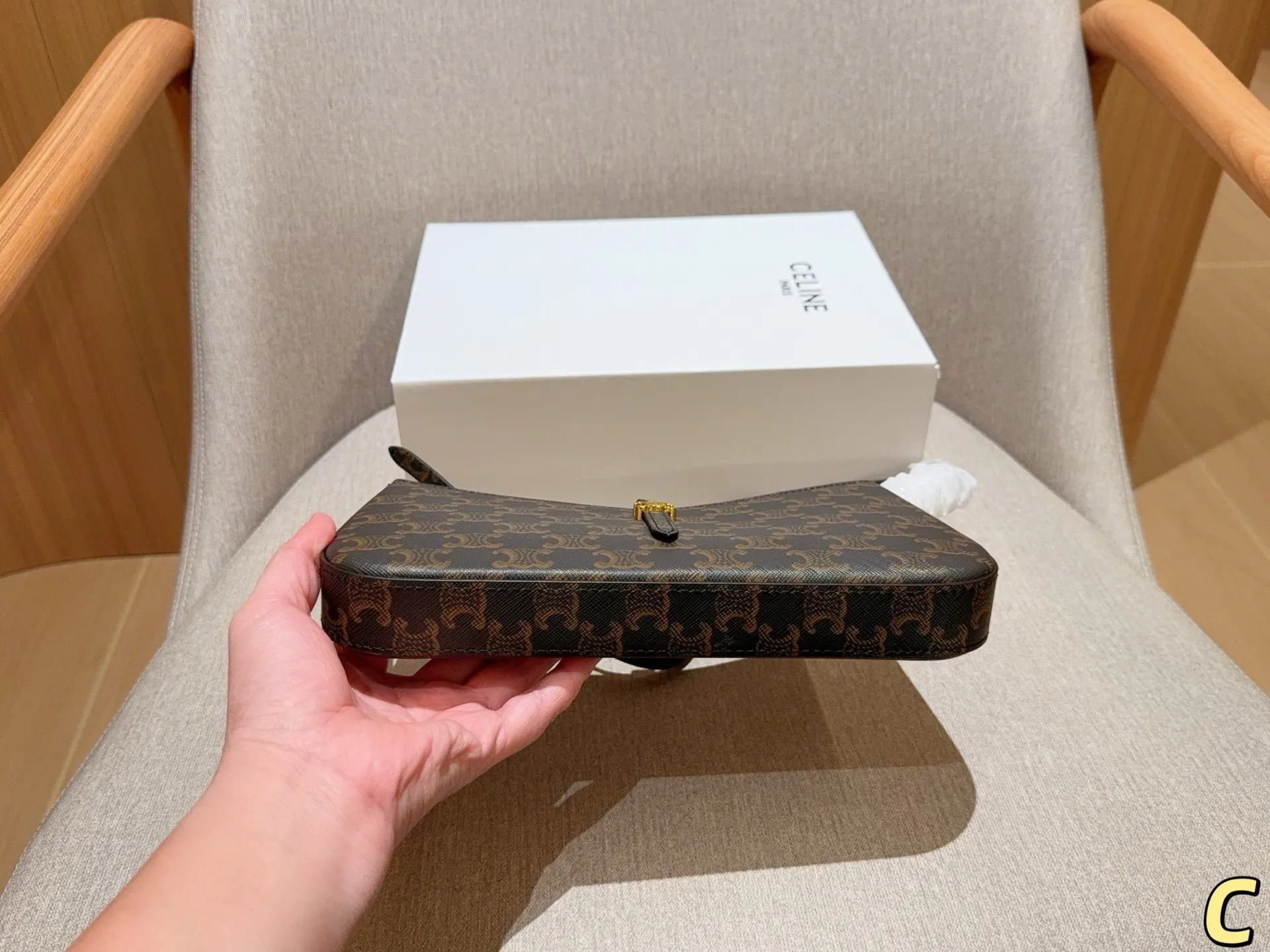 💰125 赛琳Celine 25新品TINA凯旋门腋下包 尺寸26×13×3 礼盒包装🎁