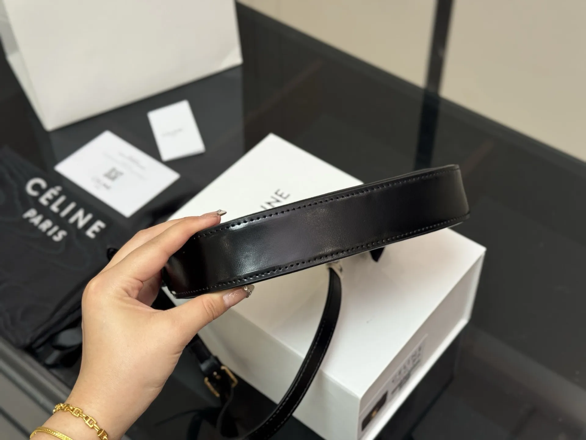 &yen;160 配盒 size：23*13cm celine tilly 好看又好用的包 2025新款小可爱Tilly 复古性感百搭小包 赛琳不容错过！！ ⚠️牛皮皮质