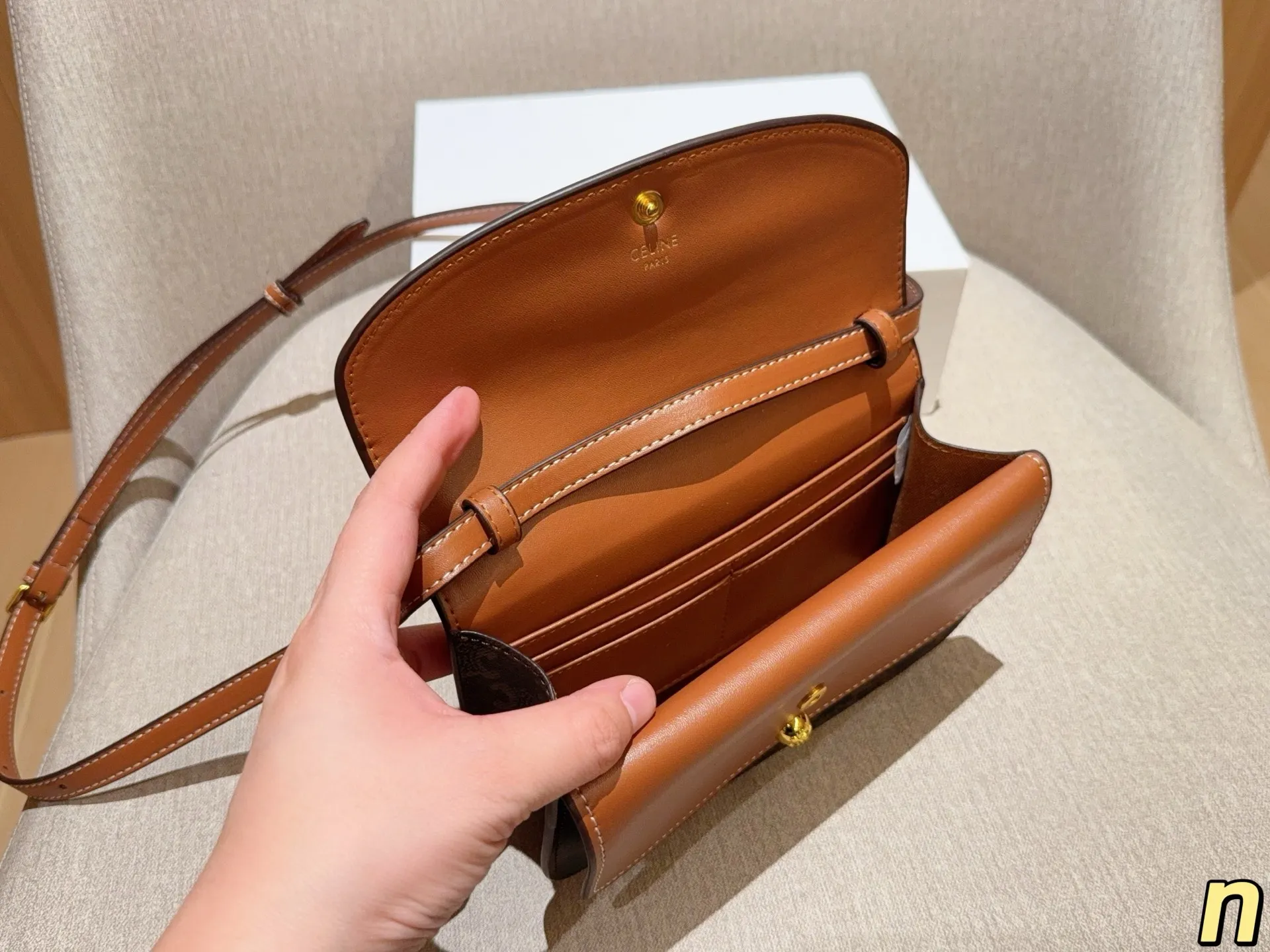 💰140 CELINE赛琳 新款双层woc经典老花斜挎信封包～ 尺寸20&times;13&times;5 礼盒包装🎁