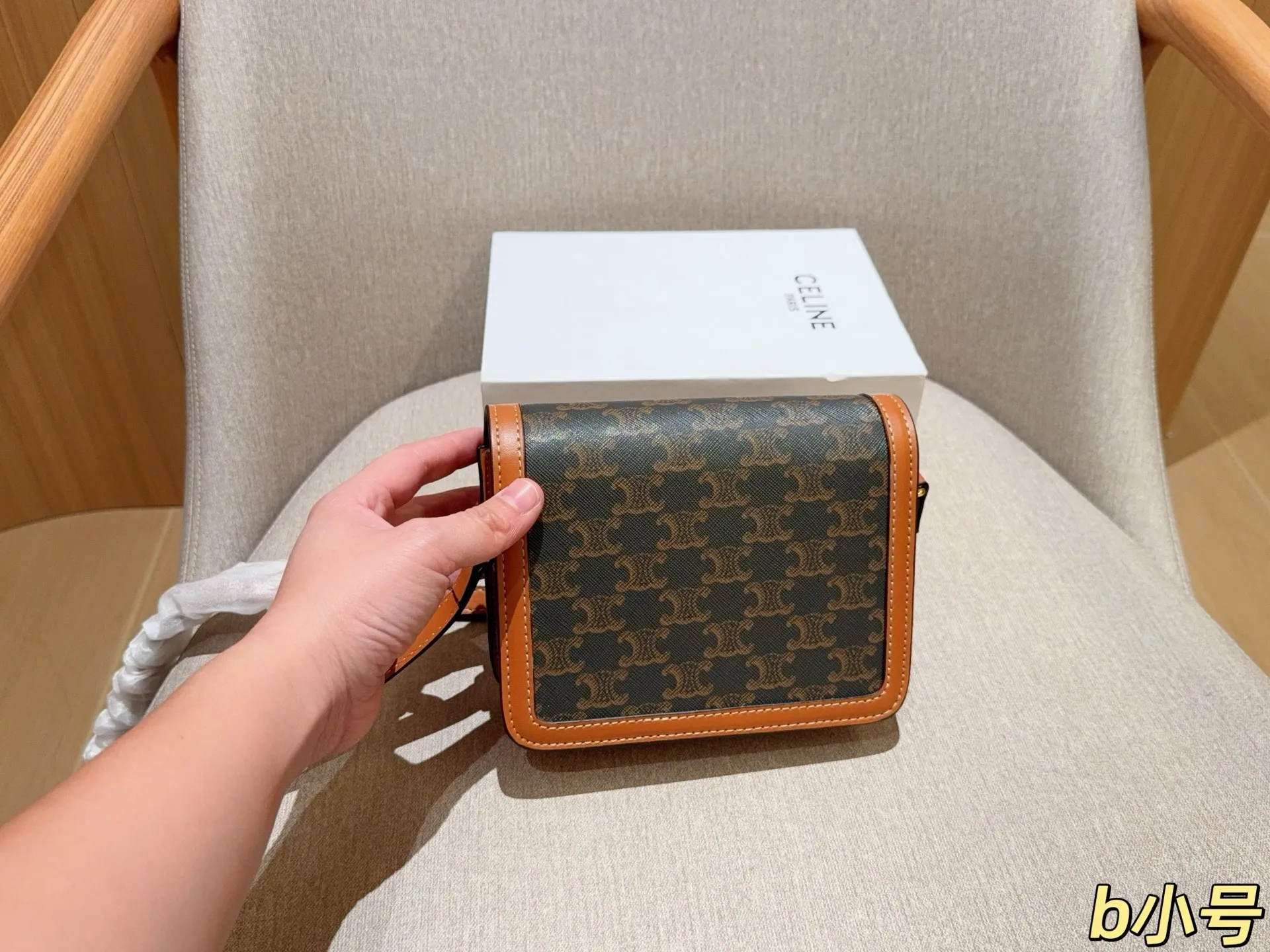 💰140 小号 赛琳Celine 经典凯旋门老花豆腐包 尺寸18cm 礼盒包装🎁