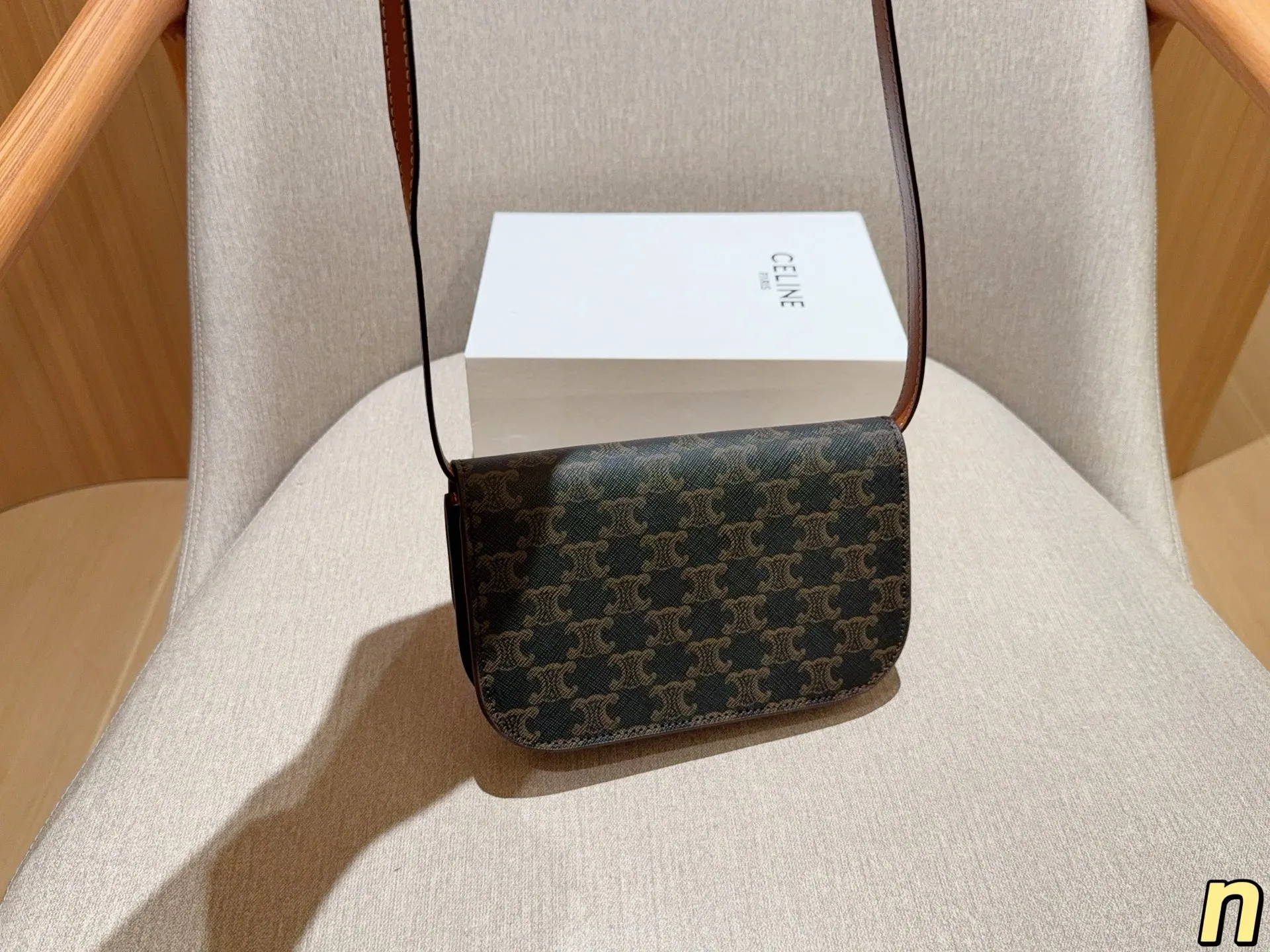 💰140 CELINE赛琳 新款双层woc经典老花斜挎信封包～ 尺寸20&times;13&times;5 礼盒包装🎁