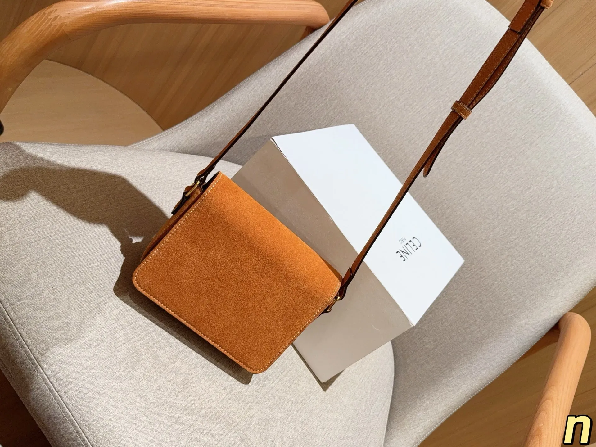 💰170 赛琳Celine 经典麂皮绒凯旋门豆腐包 尺寸18cm 礼盒包装🎁