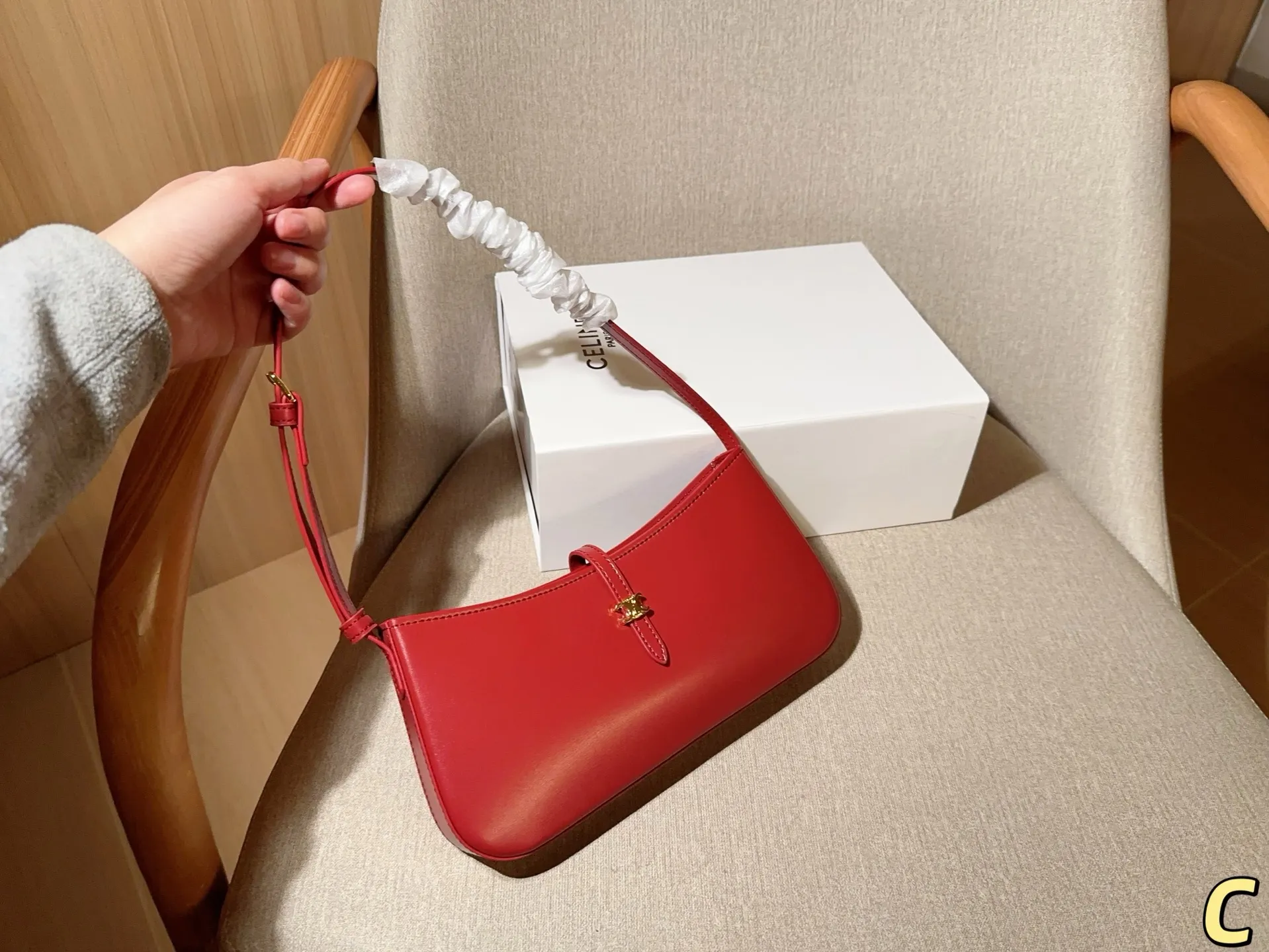 💰125 赛琳Celine 25新品TINA凯旋门腋下包 尺寸26&times;13&times;3 礼盒包装🎁